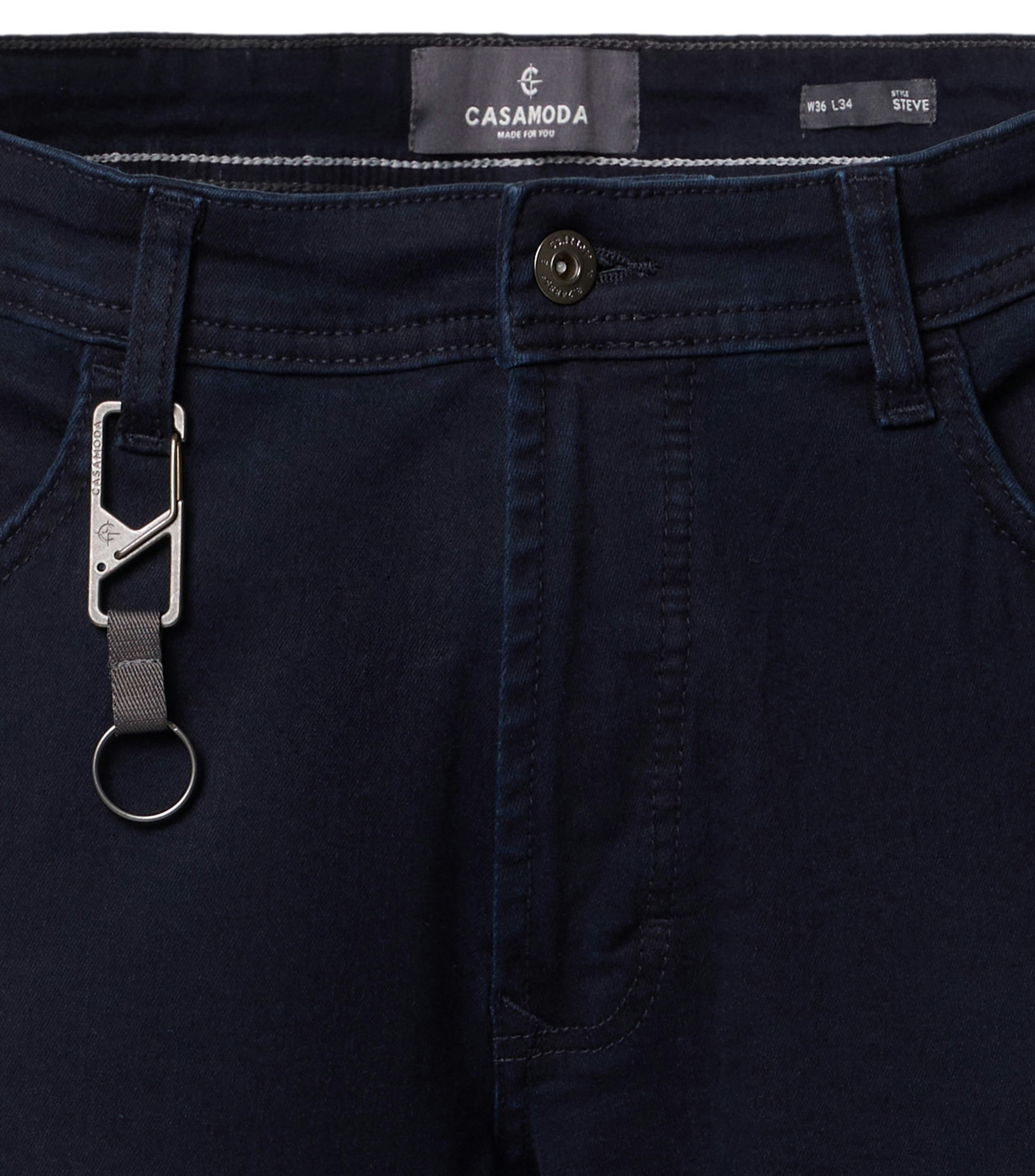 Eine Chino im uni Muster in der Farbe Dunkelblau