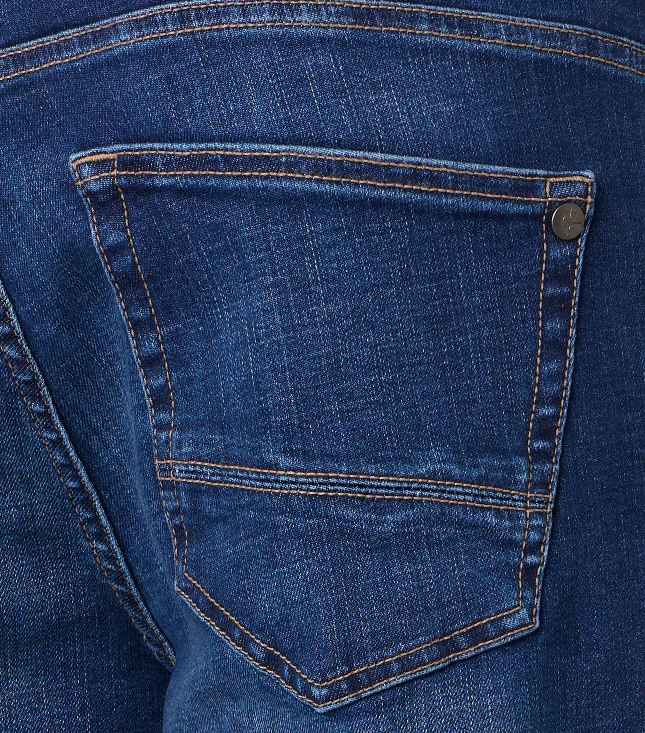 Eine Jeans im uni Muster in der Farbe Blau