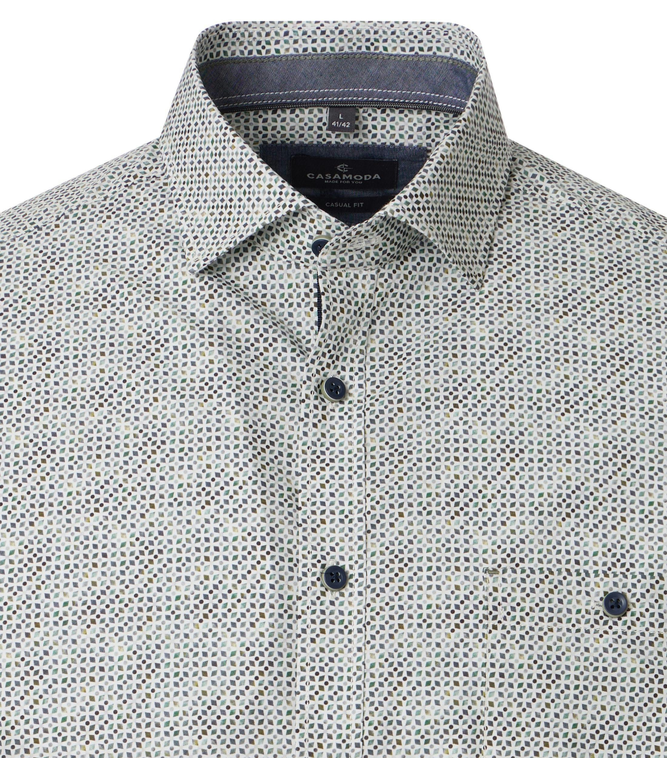 Ein Freizeithemd im Print Muster in der Farbe Grün