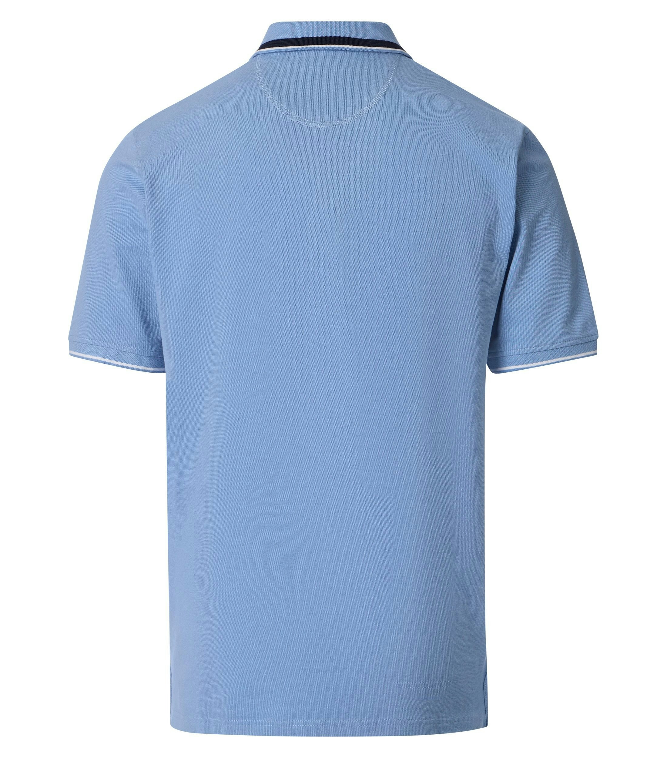 Ein Polo-Shirt im uni Muster in der Farbe Blau