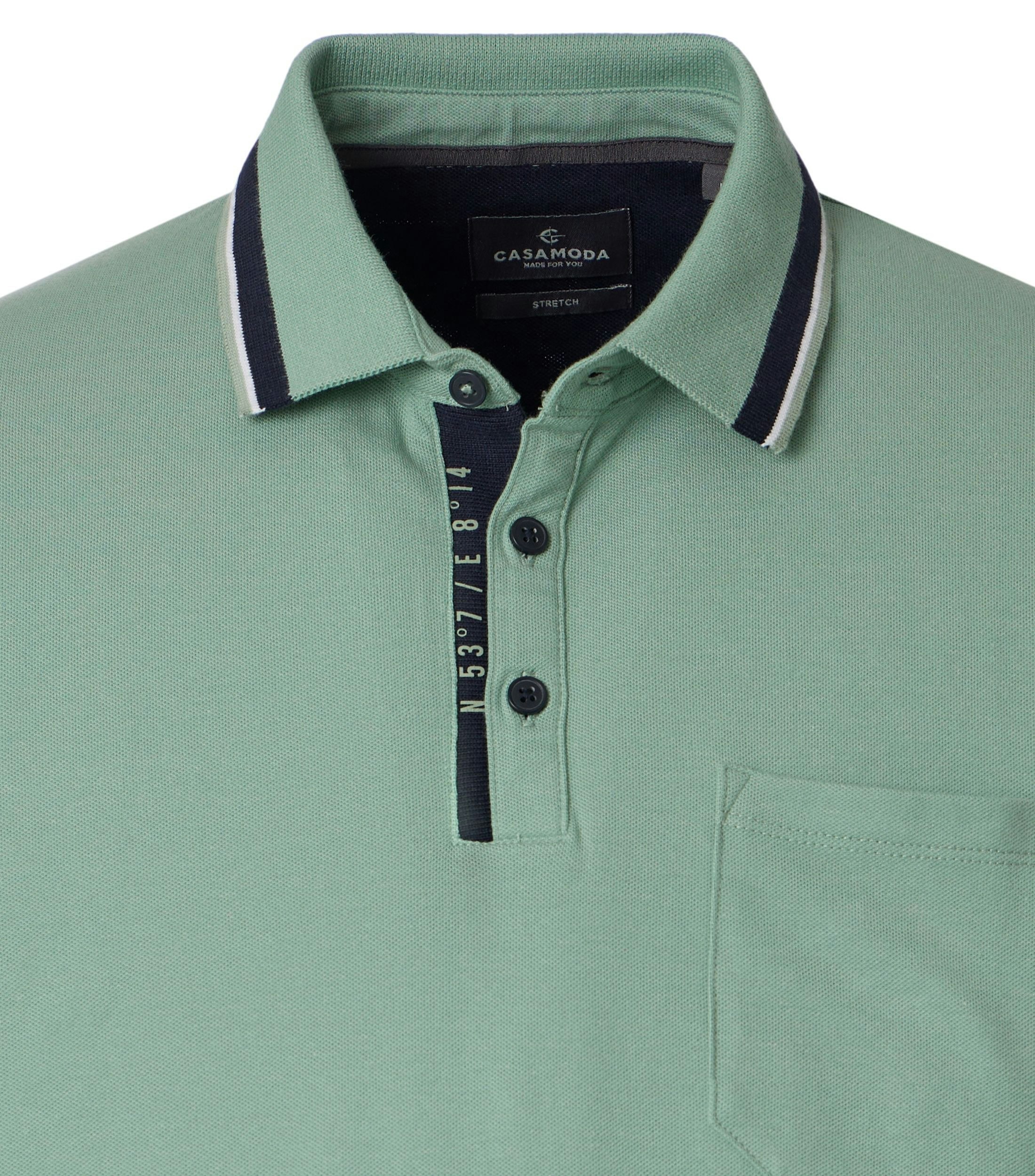 Ein Polo-Shirt im uni Muster in der Farbe Grün