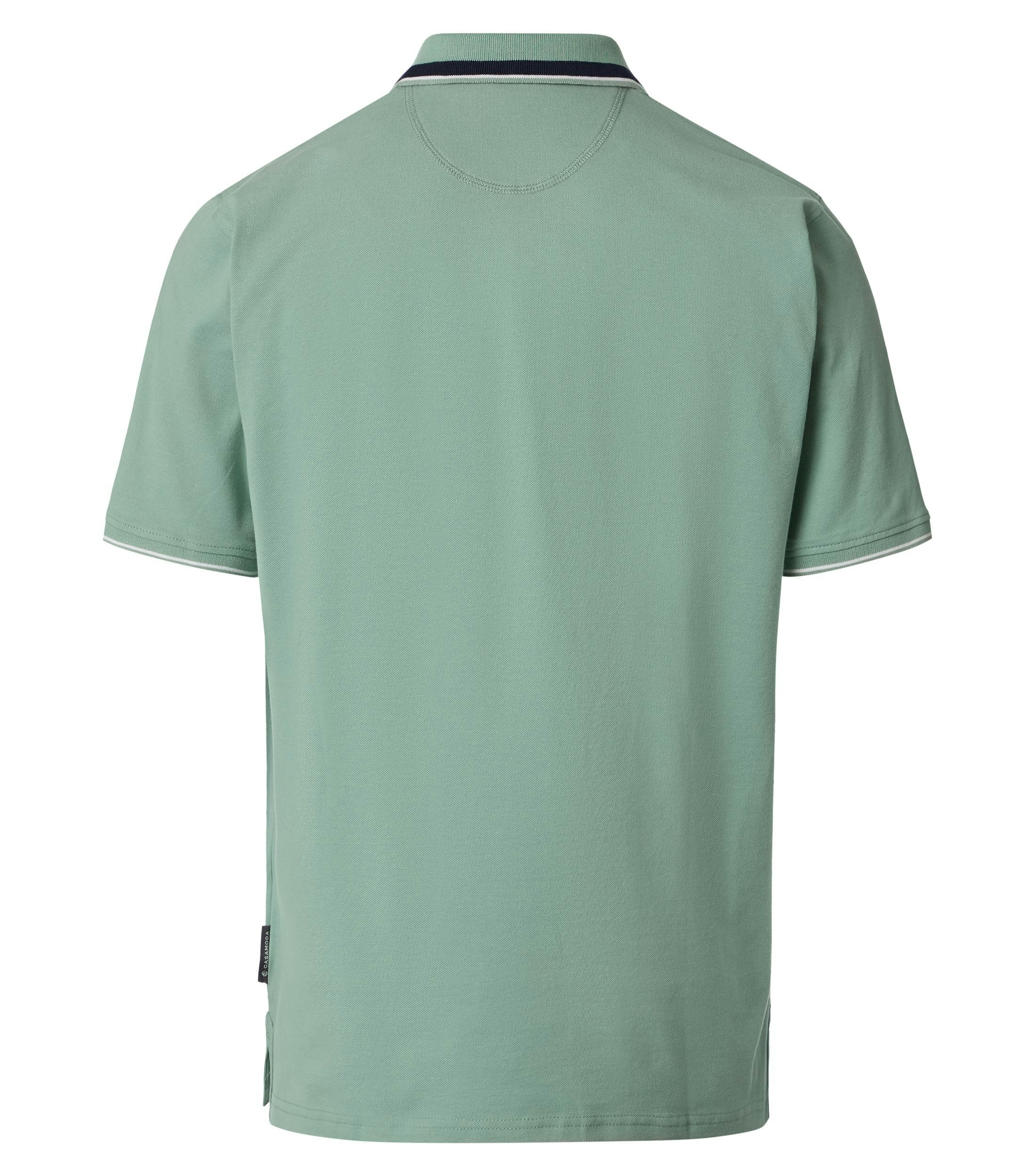 Ein Polo-Shirt im uni Muster in der Farbe Grün