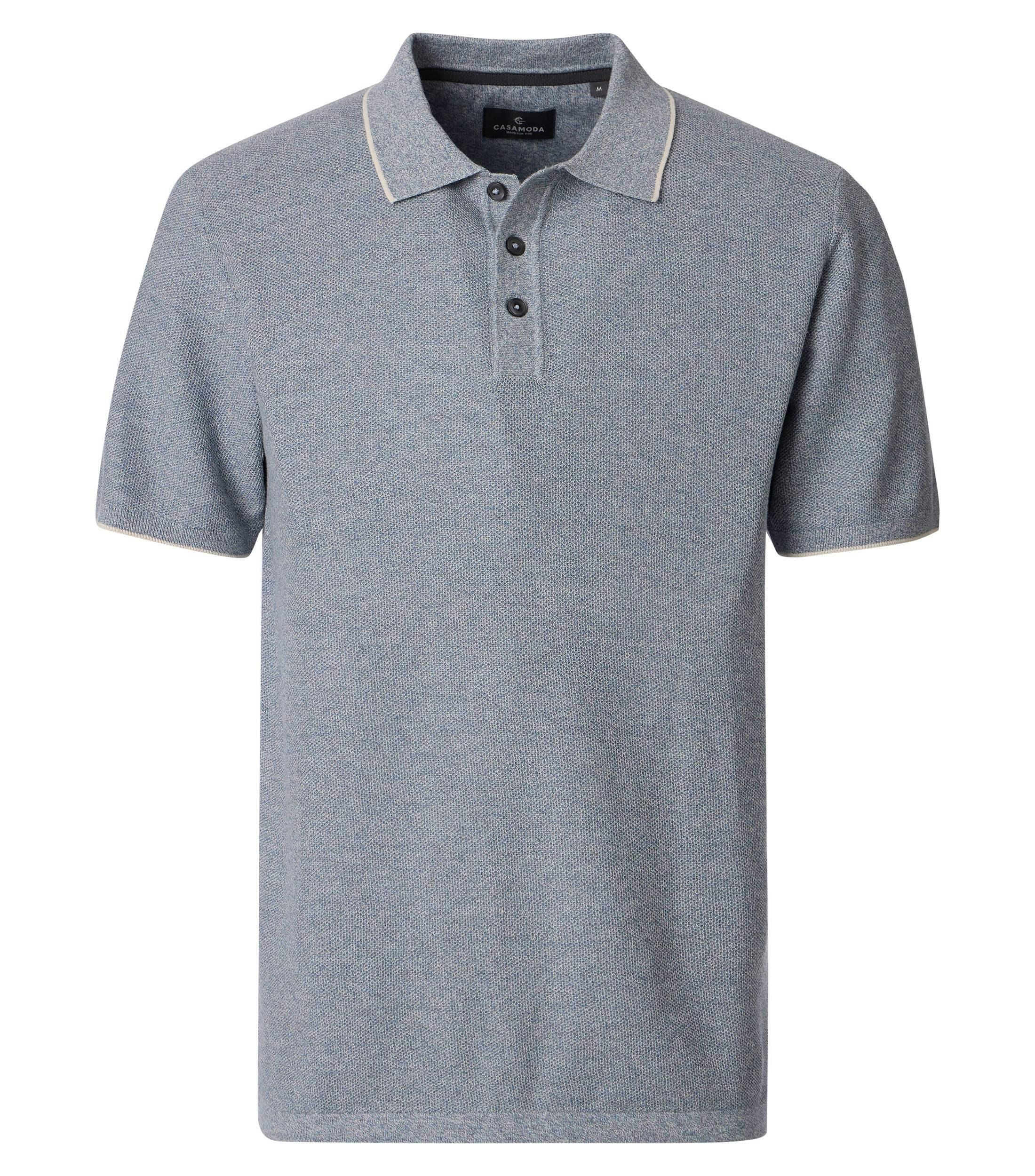 Ein Polo-Shirt im uni Muster in der Farbe Hellblau