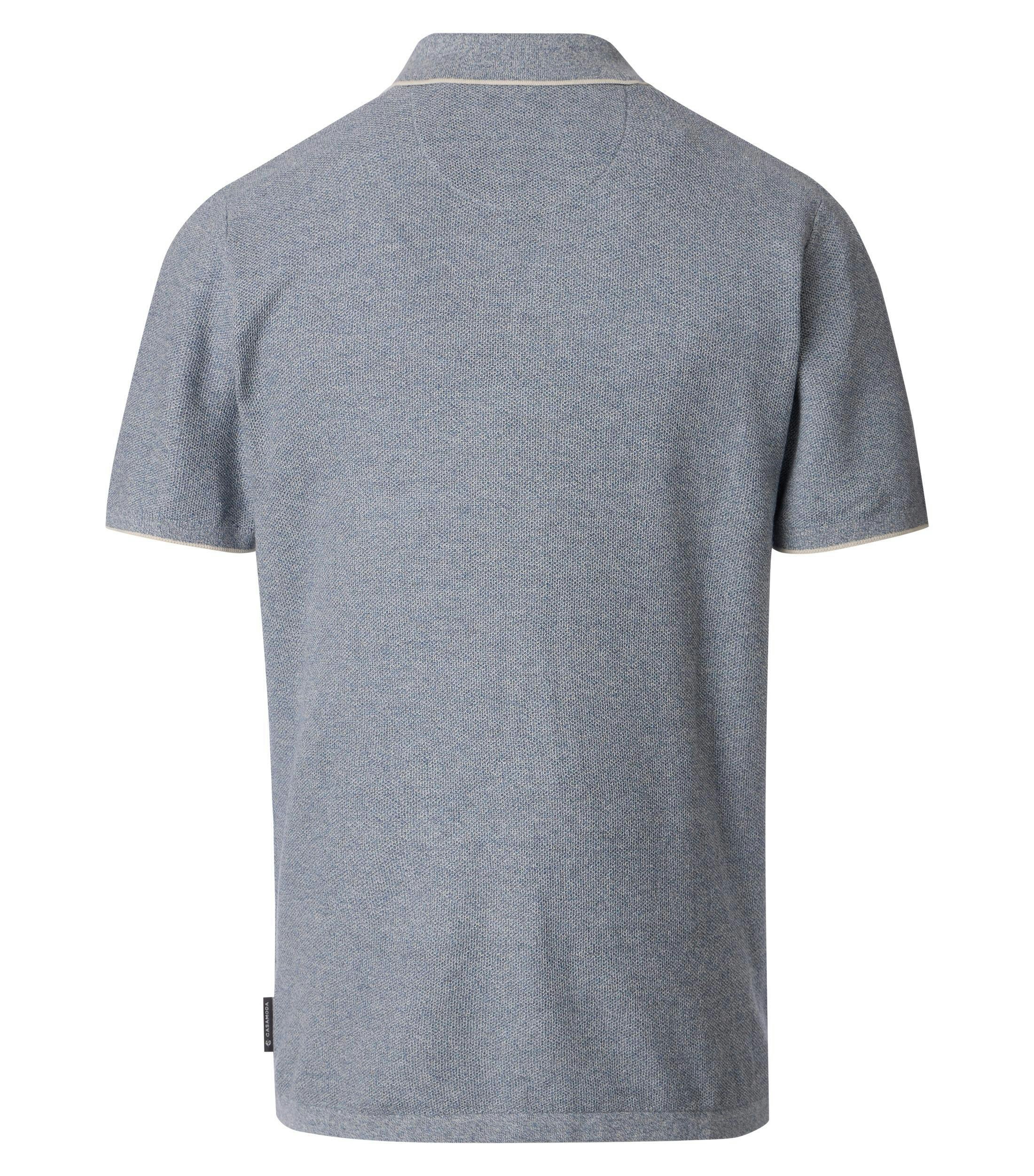 Ein Polo-Shirt im uni Muster in der Farbe Hellblau