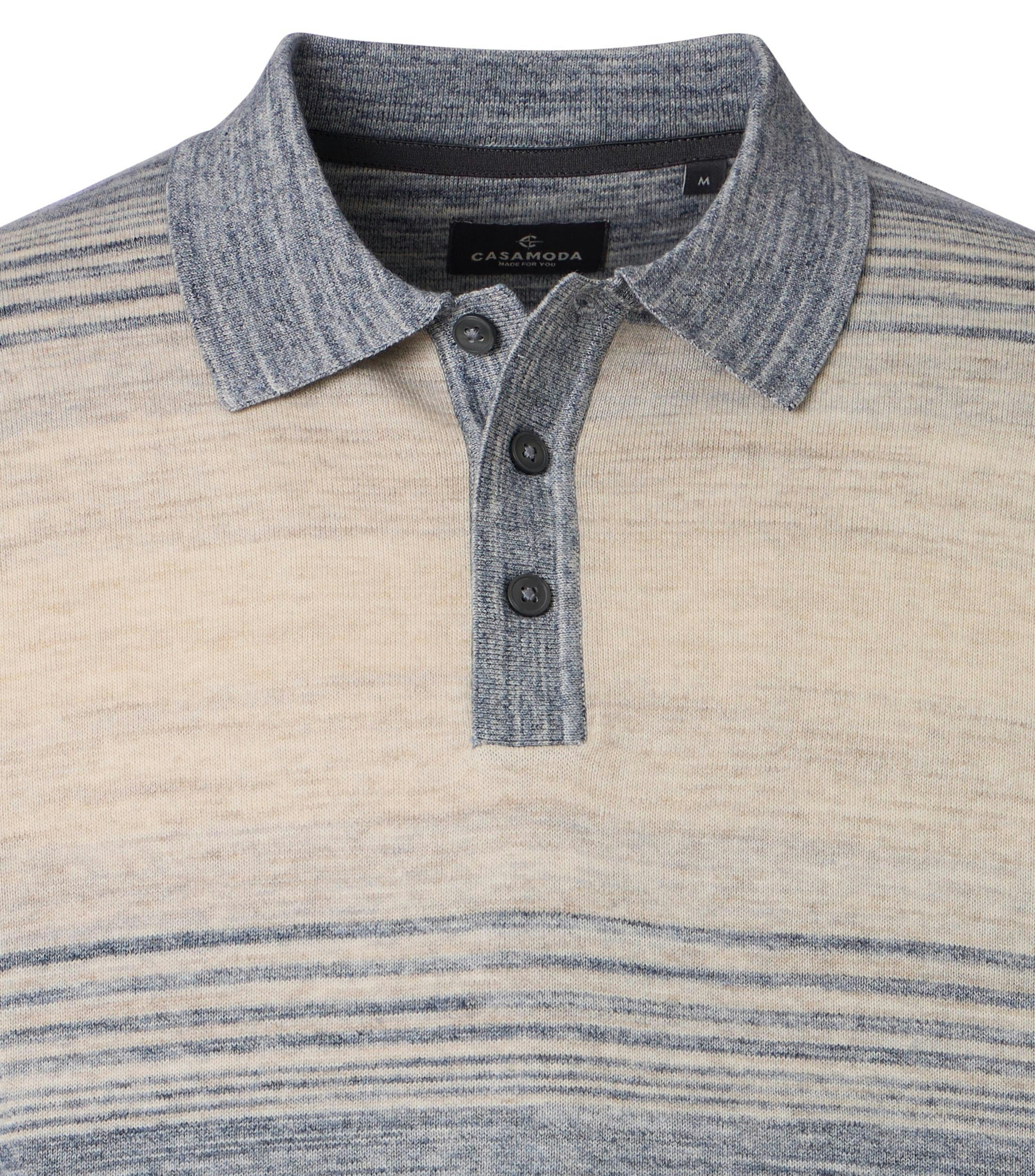 Ein Polo-Shirt im gestreift Muster in der Farbe Beige