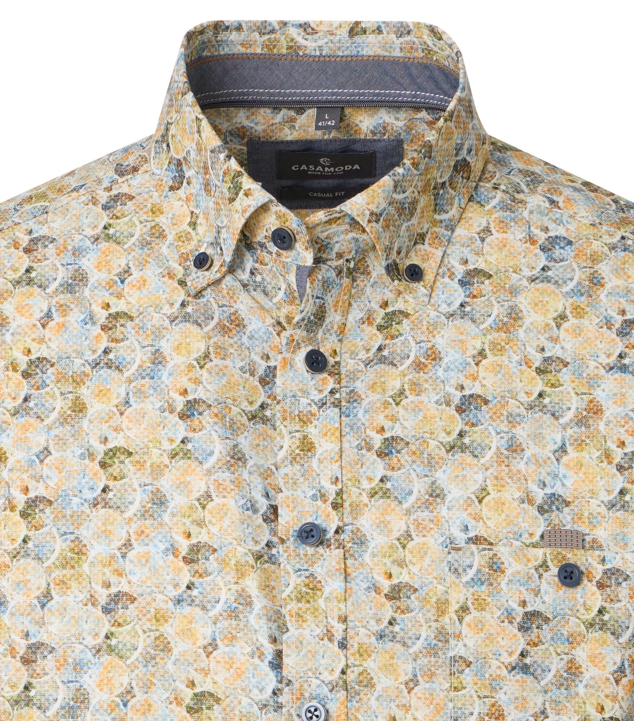 Ein Freizeithemd im Print Muster in der Farbe Gelb