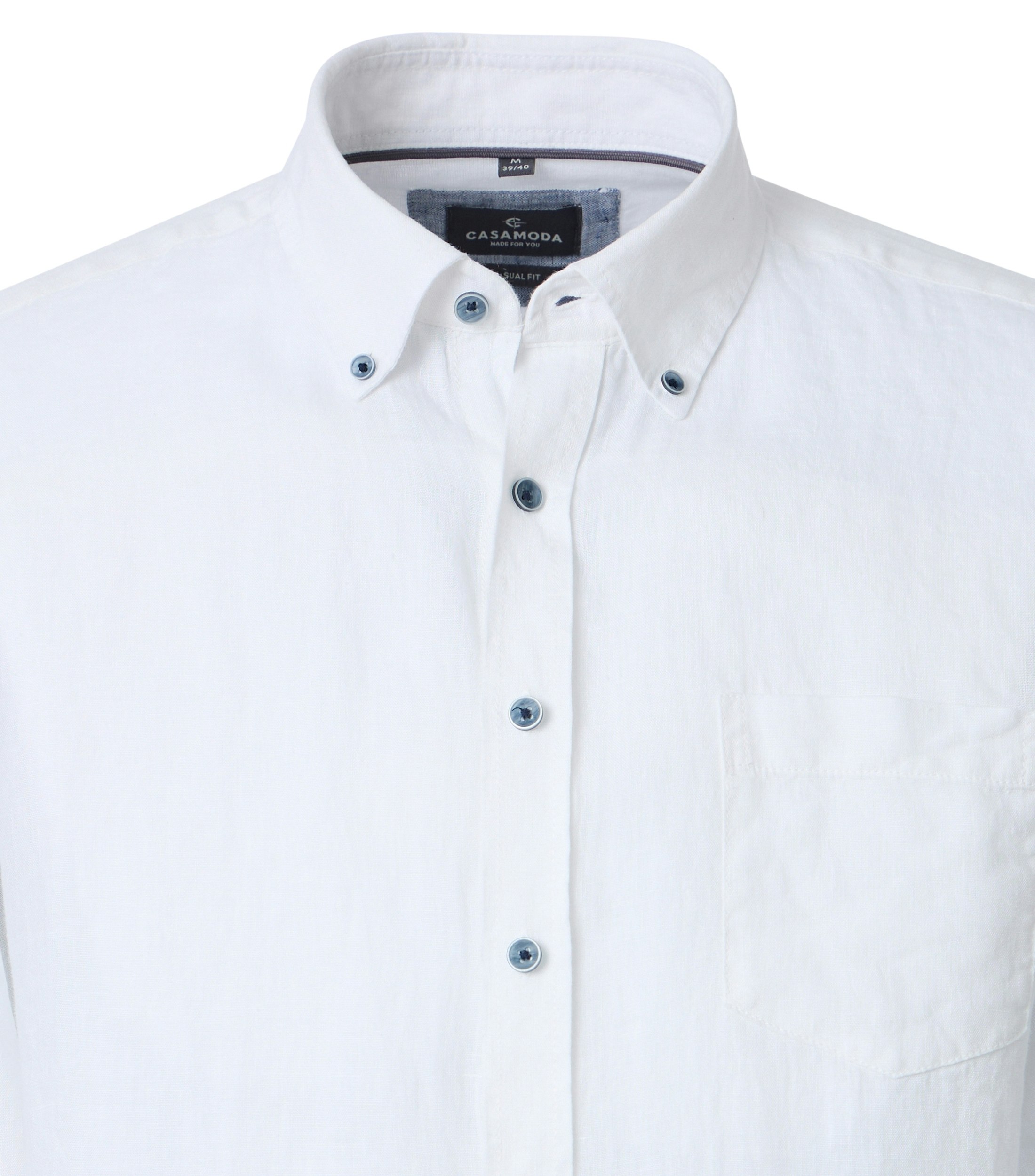 Ein Freizeithemd im uni Muster in der Farbe Weiß