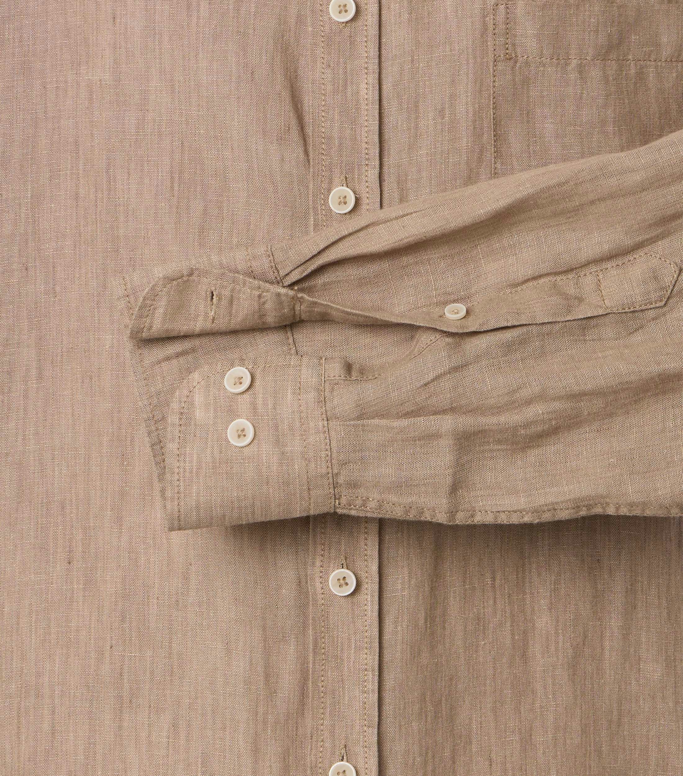 Ein Freizeithemd im uni Muster in der Farbe Beige