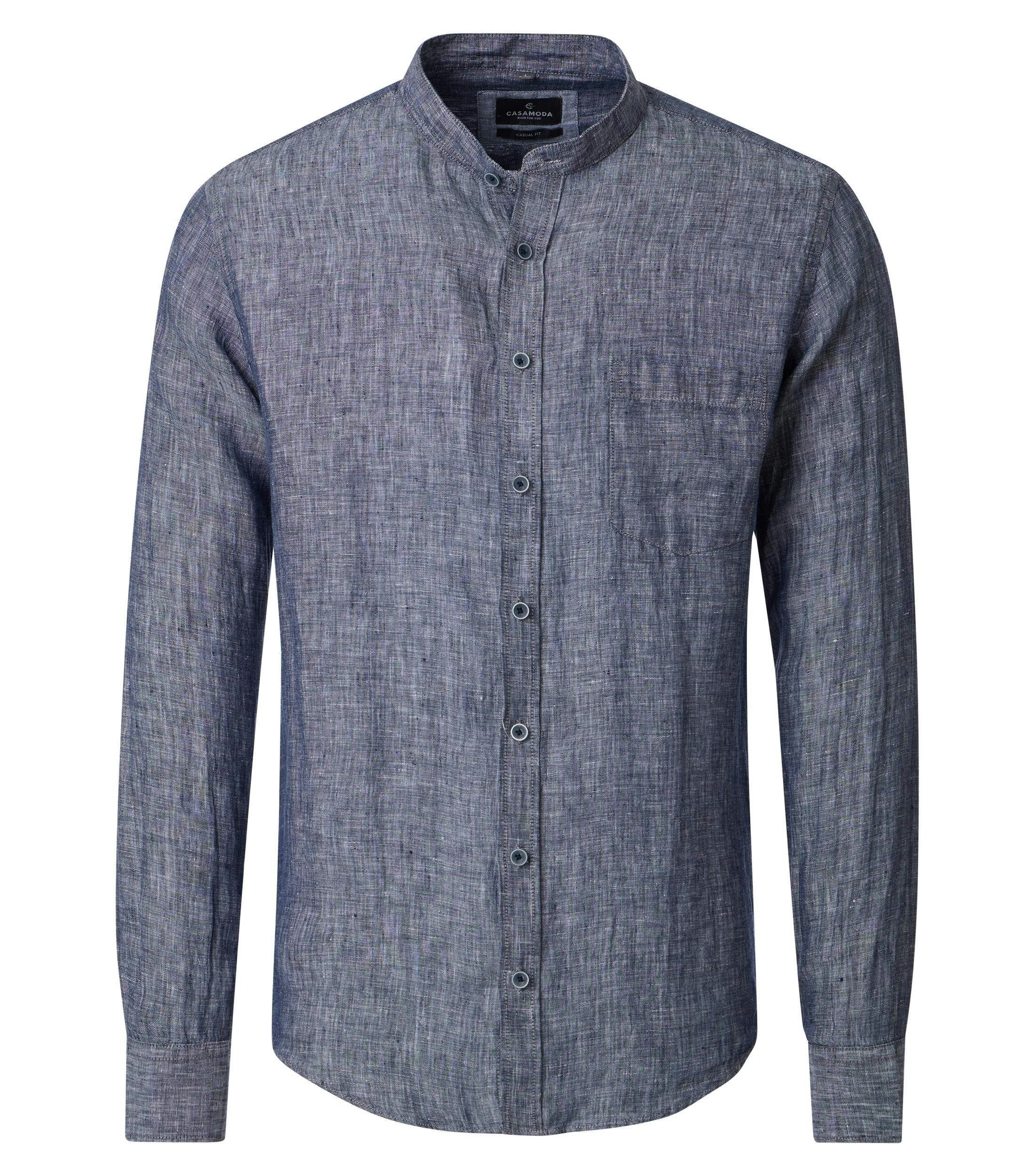 Ein Freizeithemd im uni Muster in der Farbe Blau