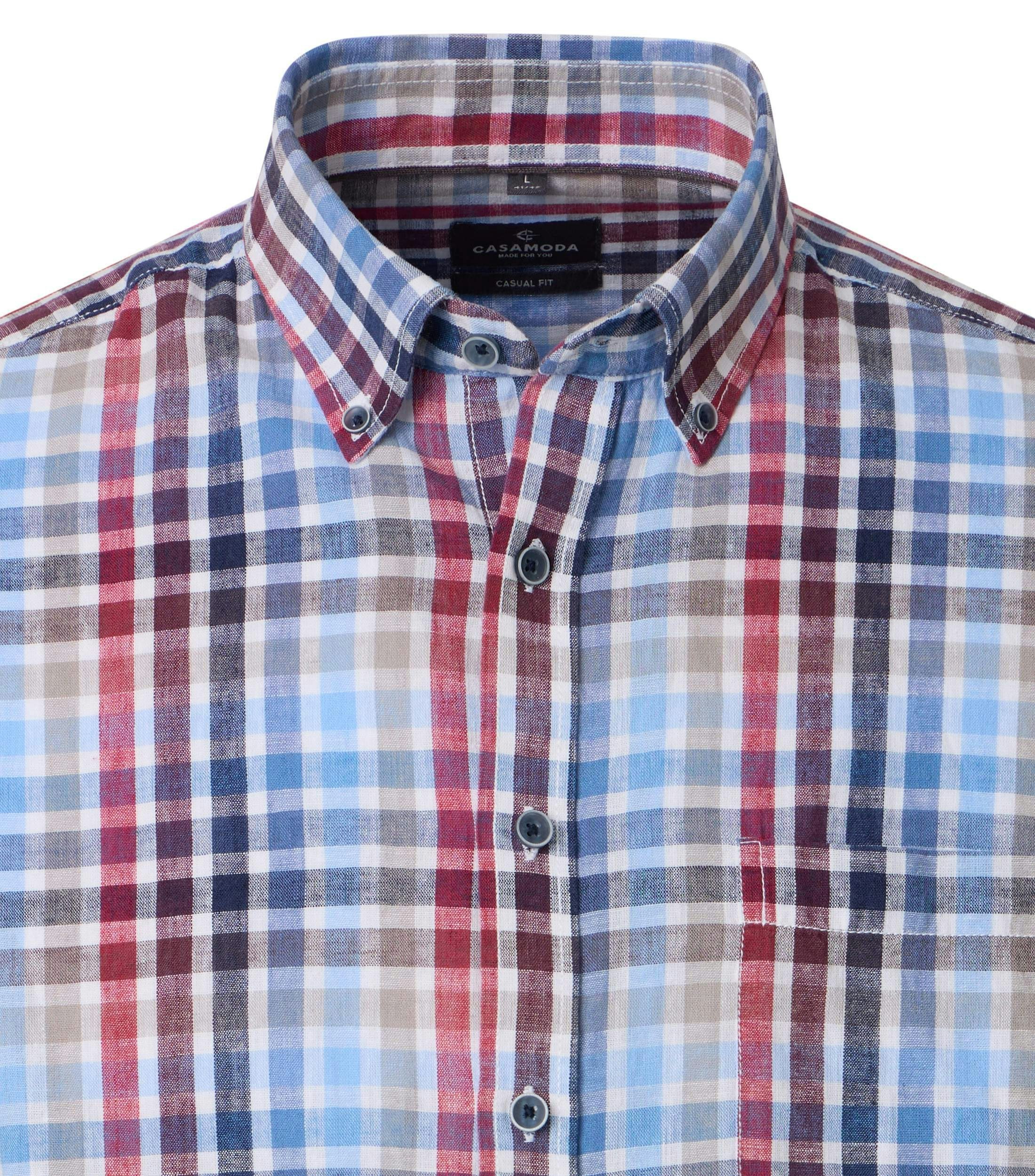Ein Freizeithemd im kariert Muster in der Farbe Rot
