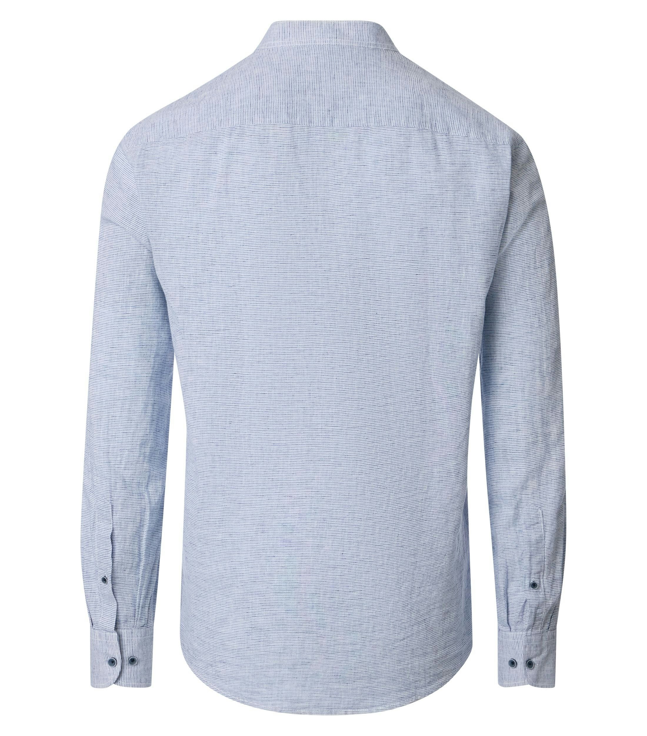 Ein Freizeithemd im uni Muster in der Farbe Hellblau