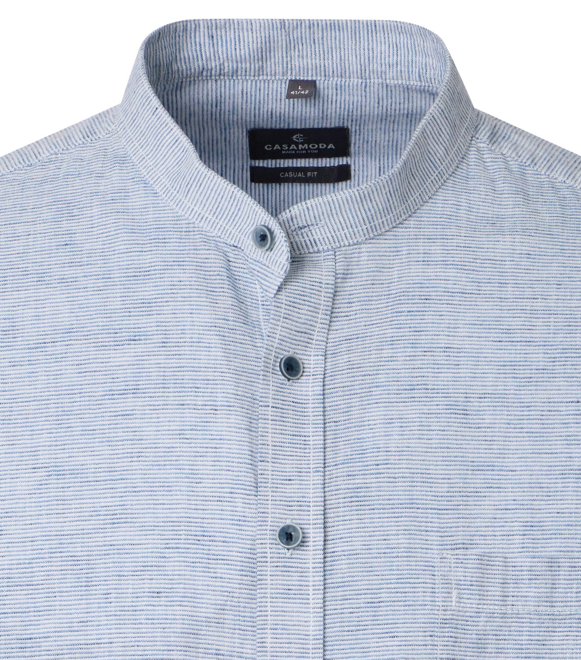 Ein Freizeithemd im uni Muster in der Farbe Hellblau