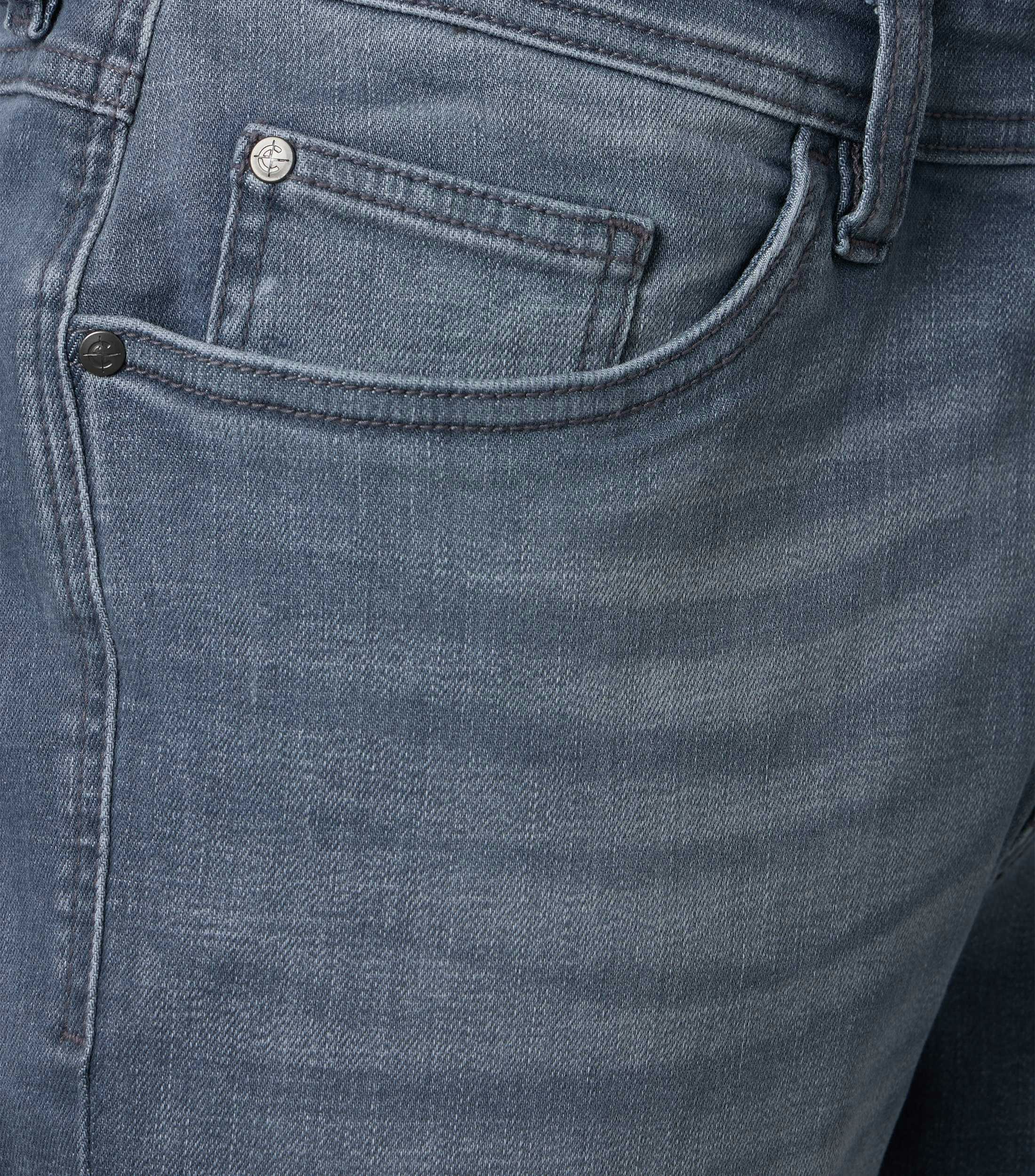 Eine Chino im uni Muster in der Farbe graues Mittelblau