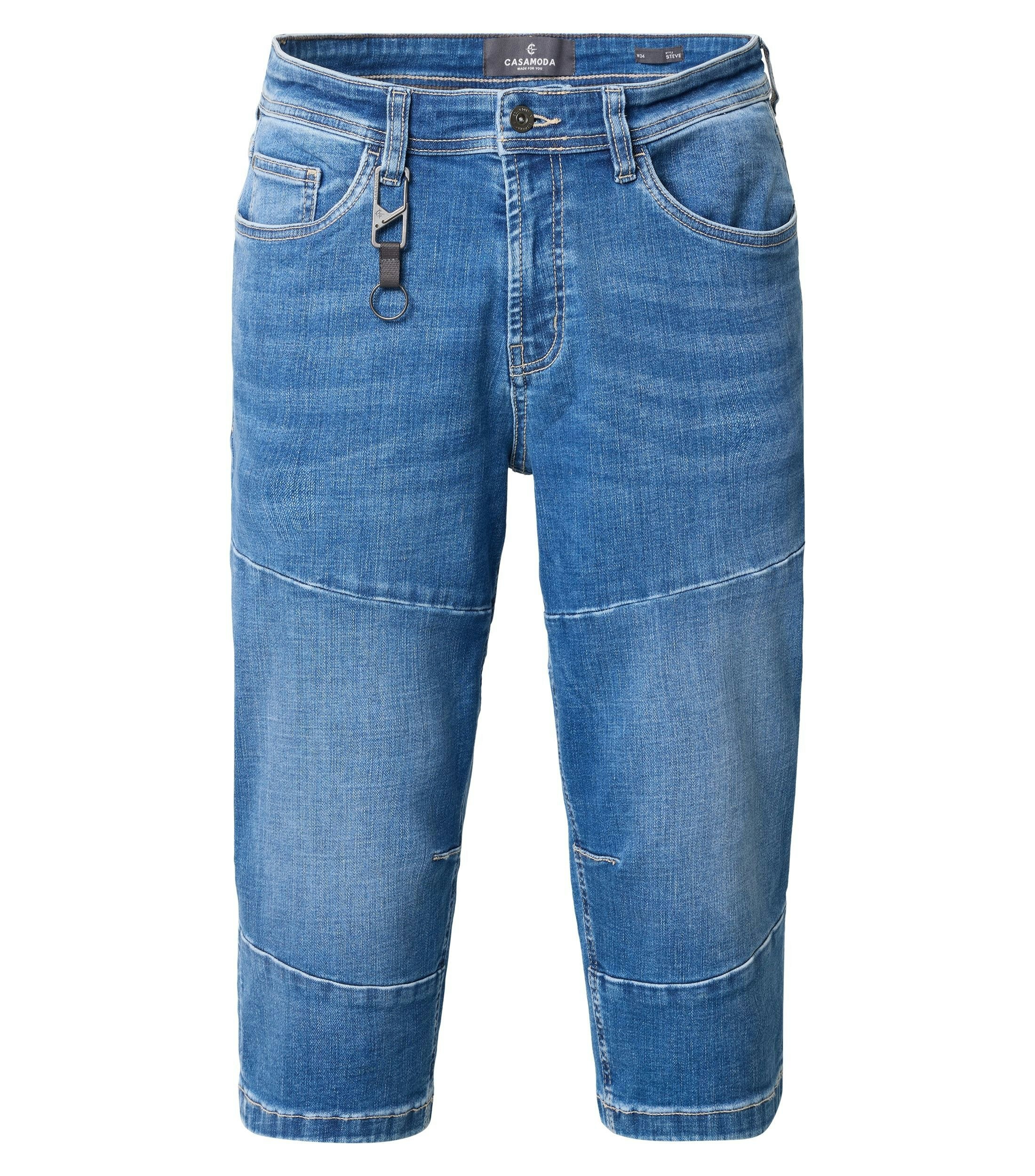 Eine Shorts im uni Muster in der Farbe Blau