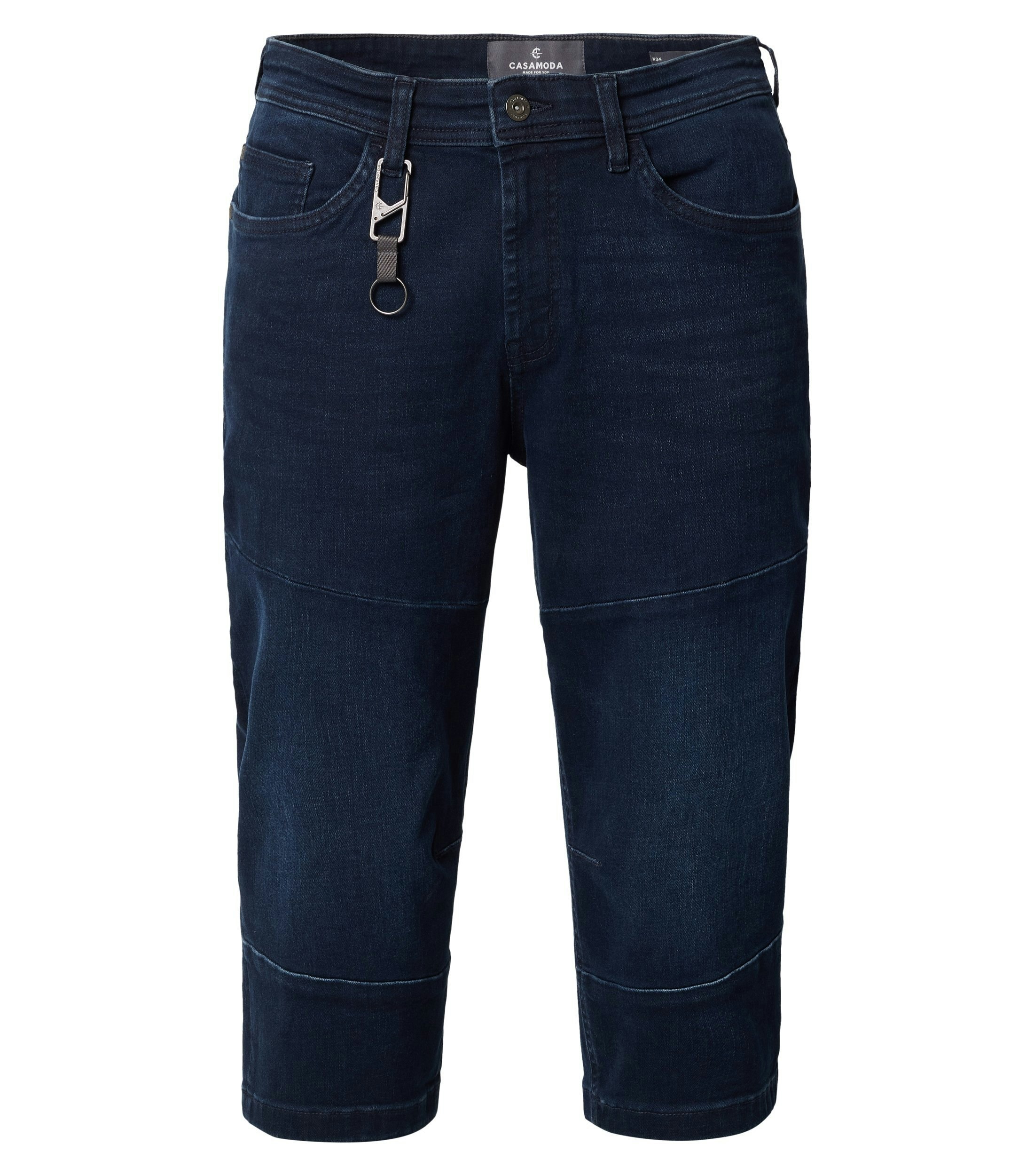 Eine Shorts im uni Muster in der Farbe Dunkelblau