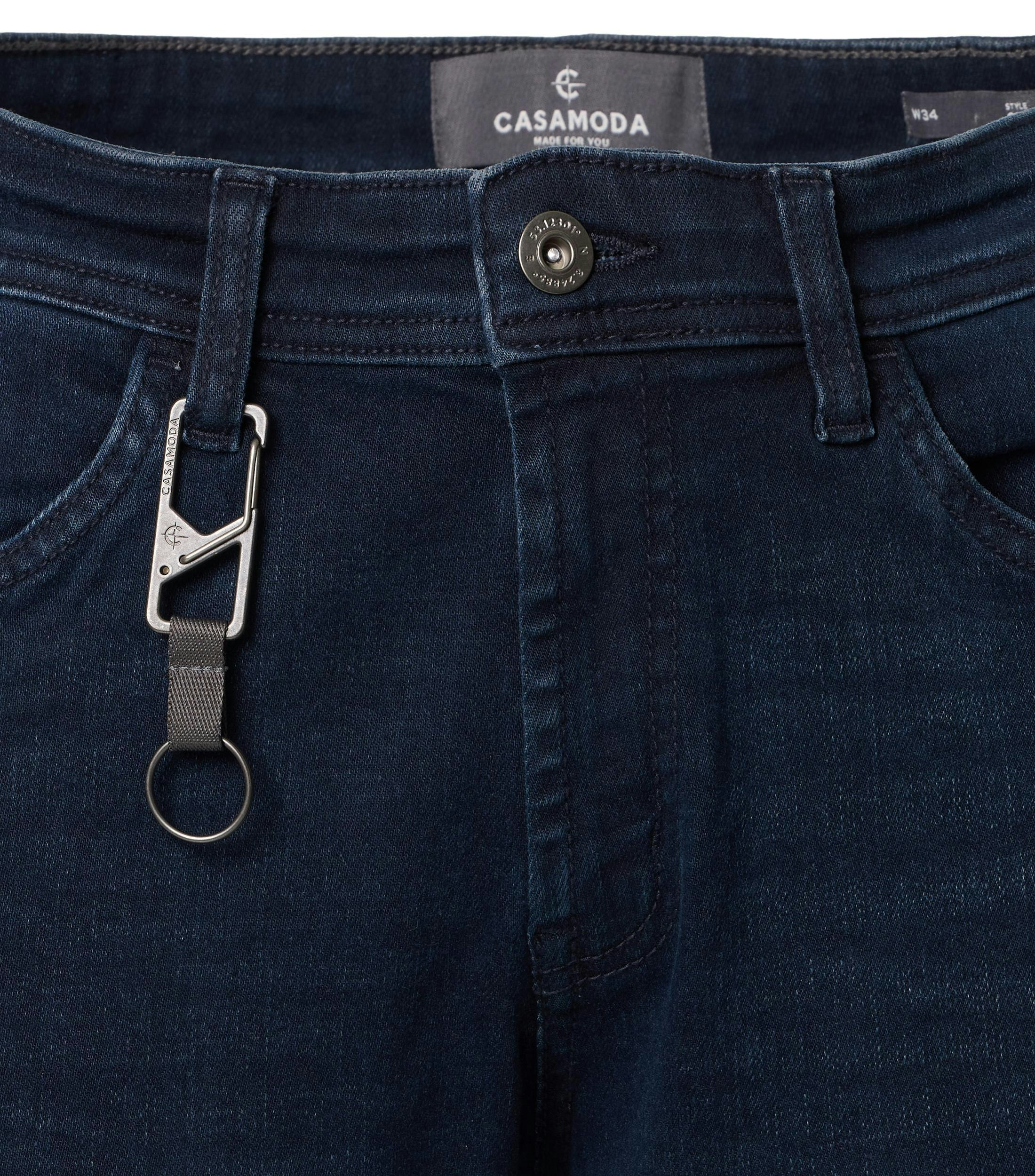 Eine Chino im uni Muster in der Farbe Dunkelblau