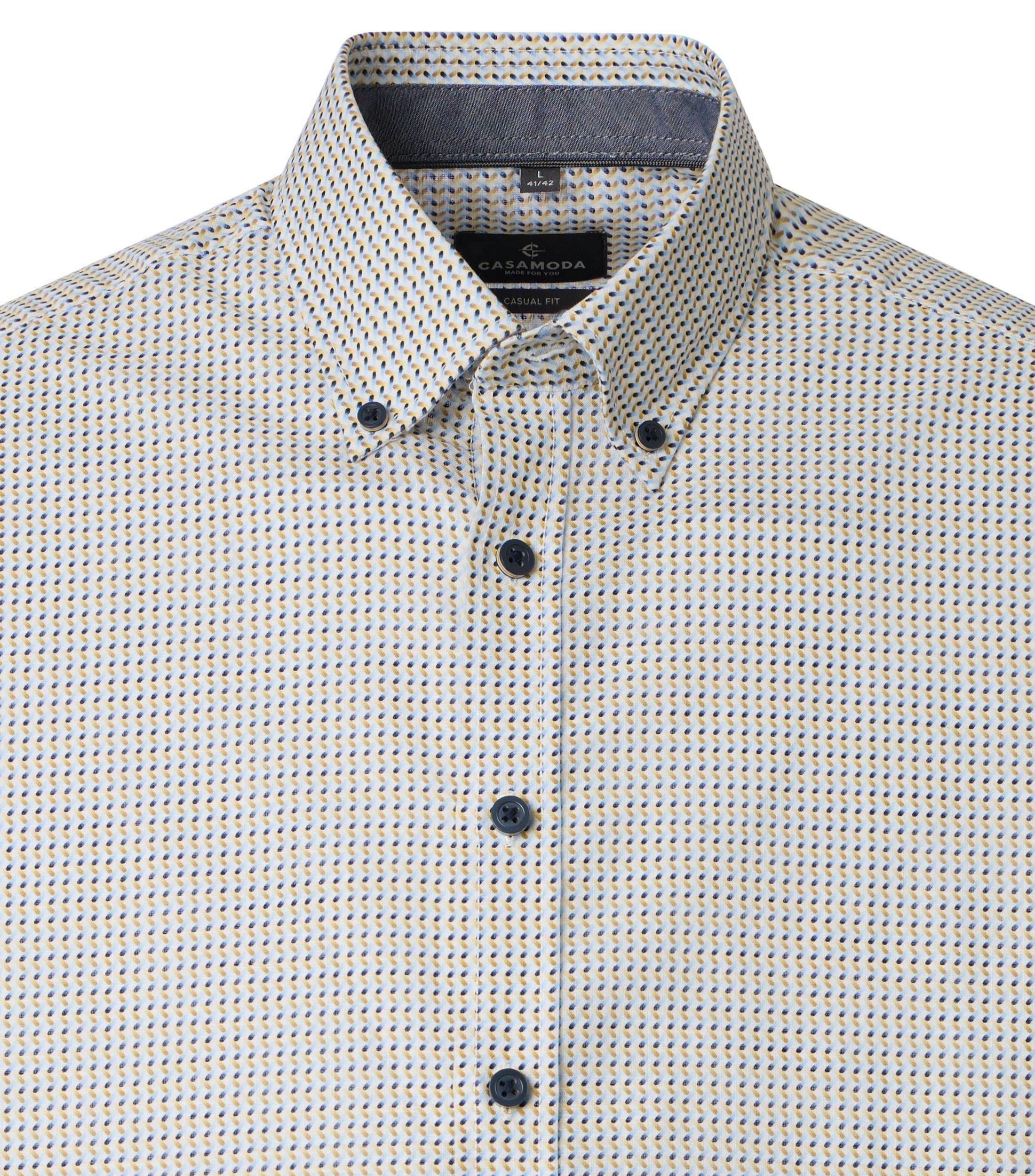 Ein Freizeithemd im Print Muster in der Farbe Beige