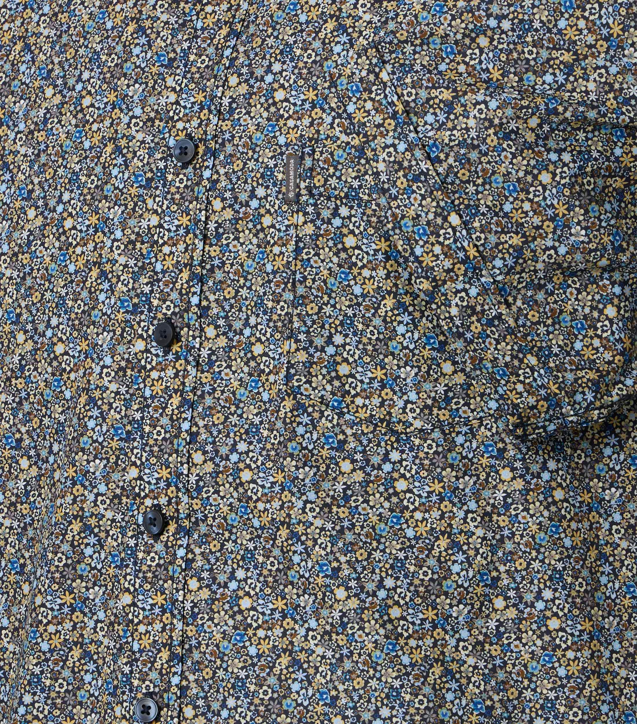Ein Freizeithemd im Print Muster in der Farbe Dunkelblau