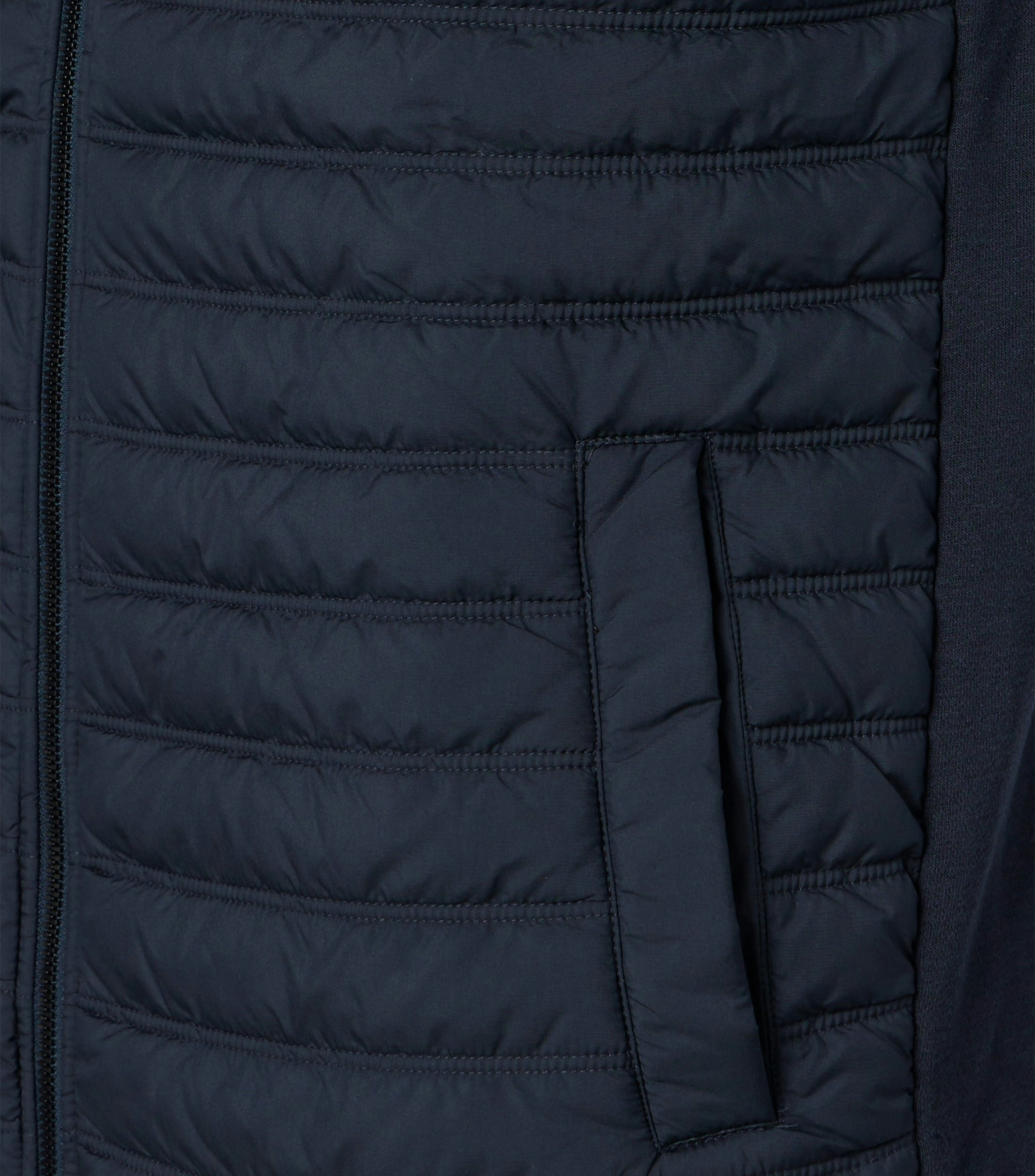 Eine Sweatweste im uni Muster in der Farbe Dunkelblau