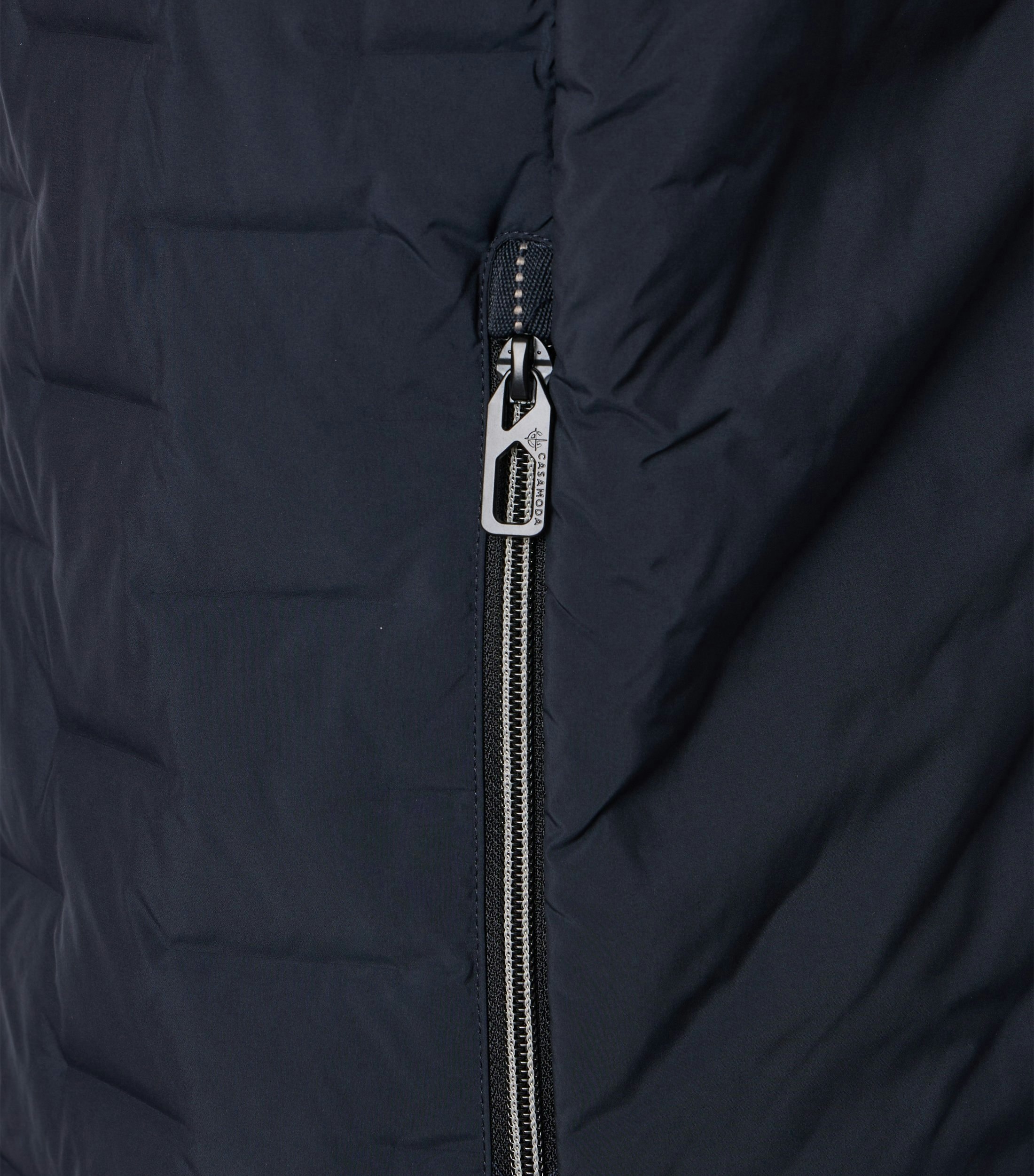 Eine Weste im uni Muster in der Farbe Dunkelblau