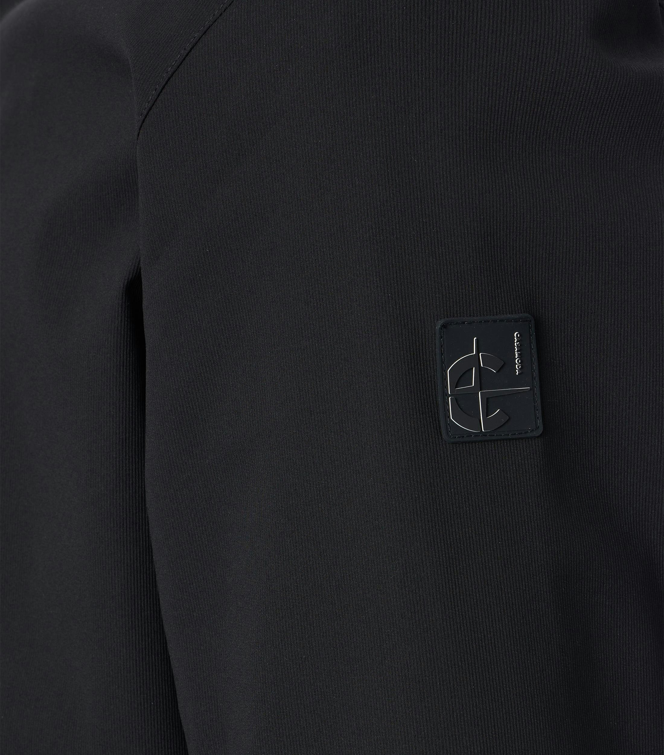 Eine Jacke im uni Muster in der Farbe Schwarz