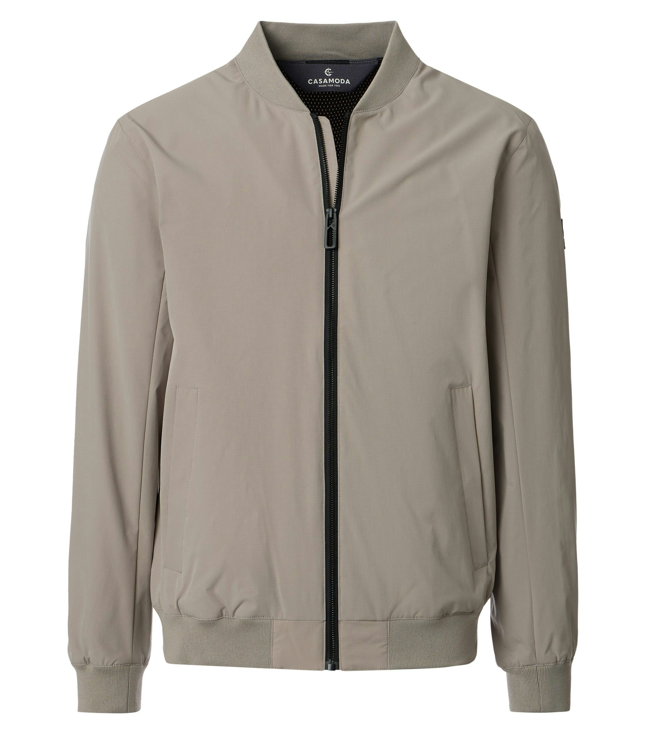 Eine Jacke im uni Muster in der Farbe Beige