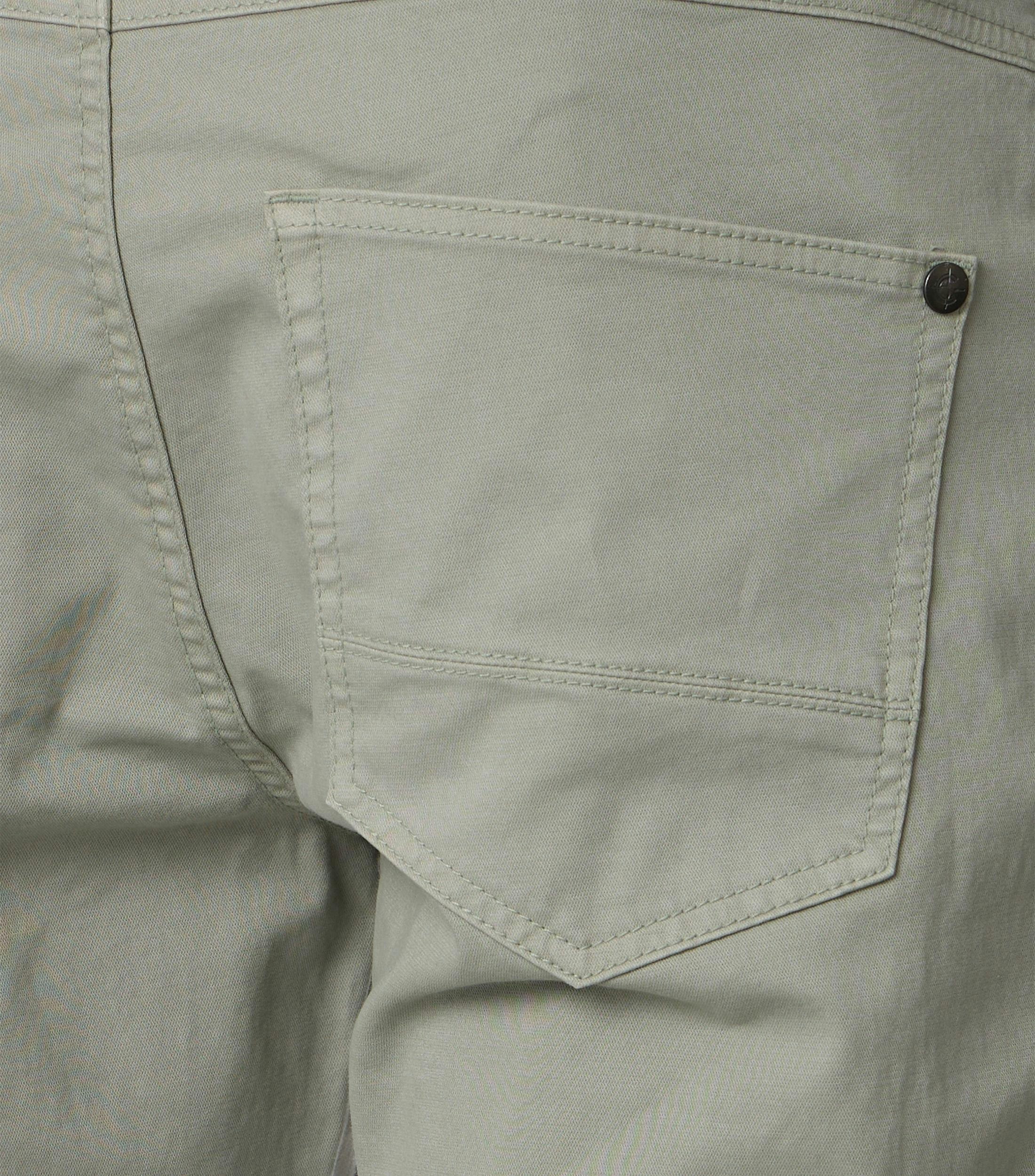 Eine Chino im uni Muster in der Farbe Hellgrün