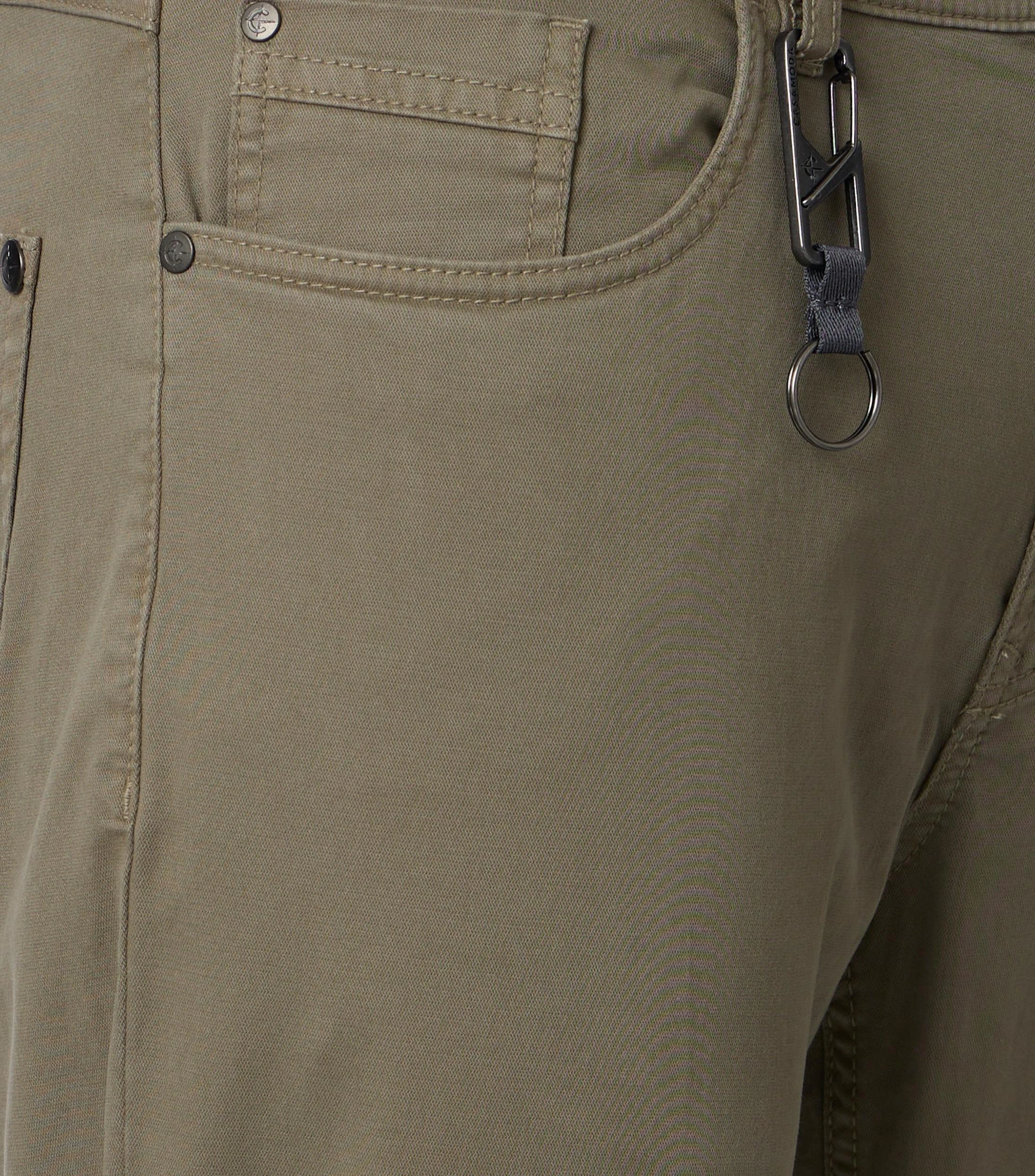 Chino im unifarbenen Design in der Farbe Grün