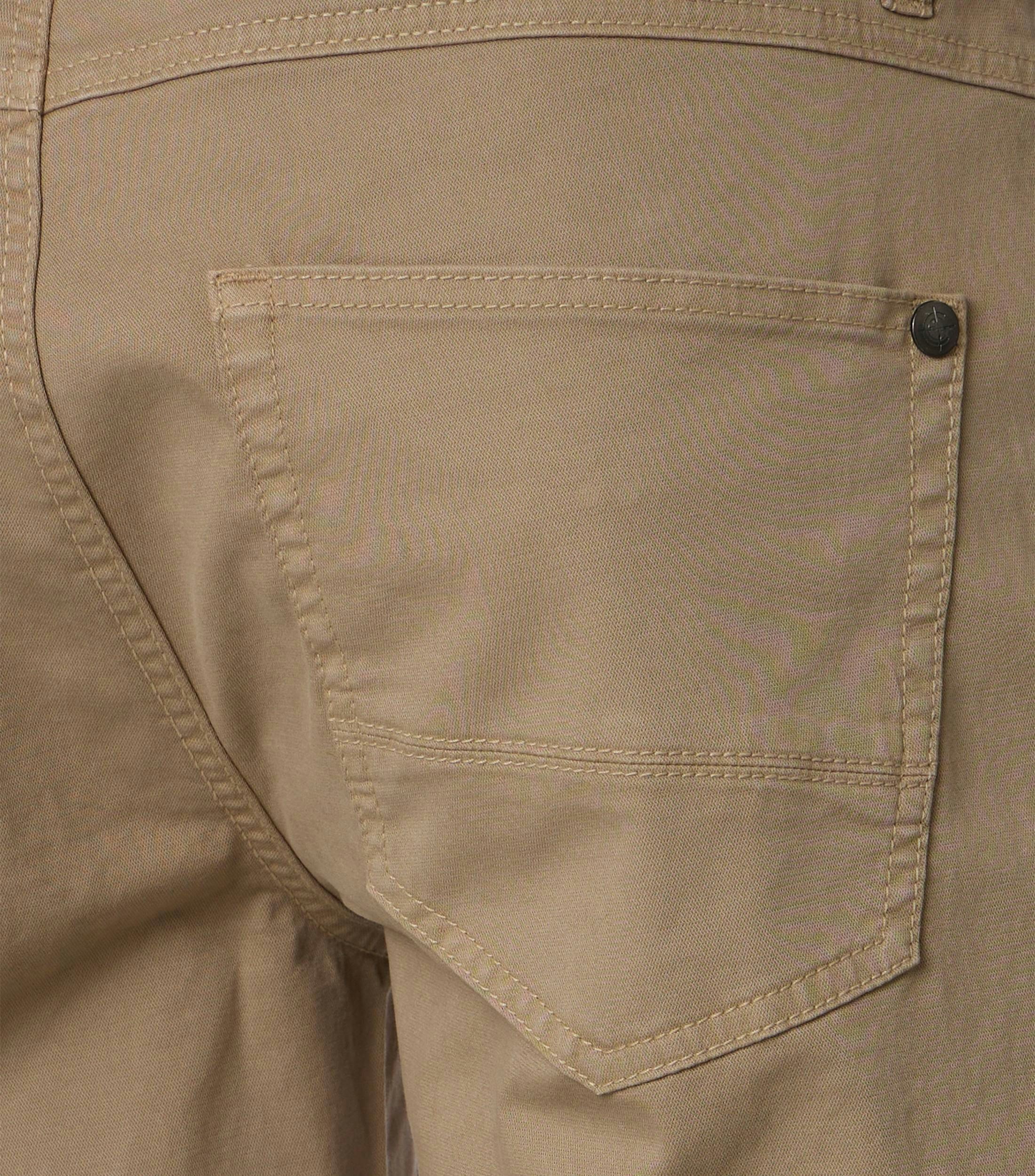 Eine Chino im uni Muster in der Farbe Beige