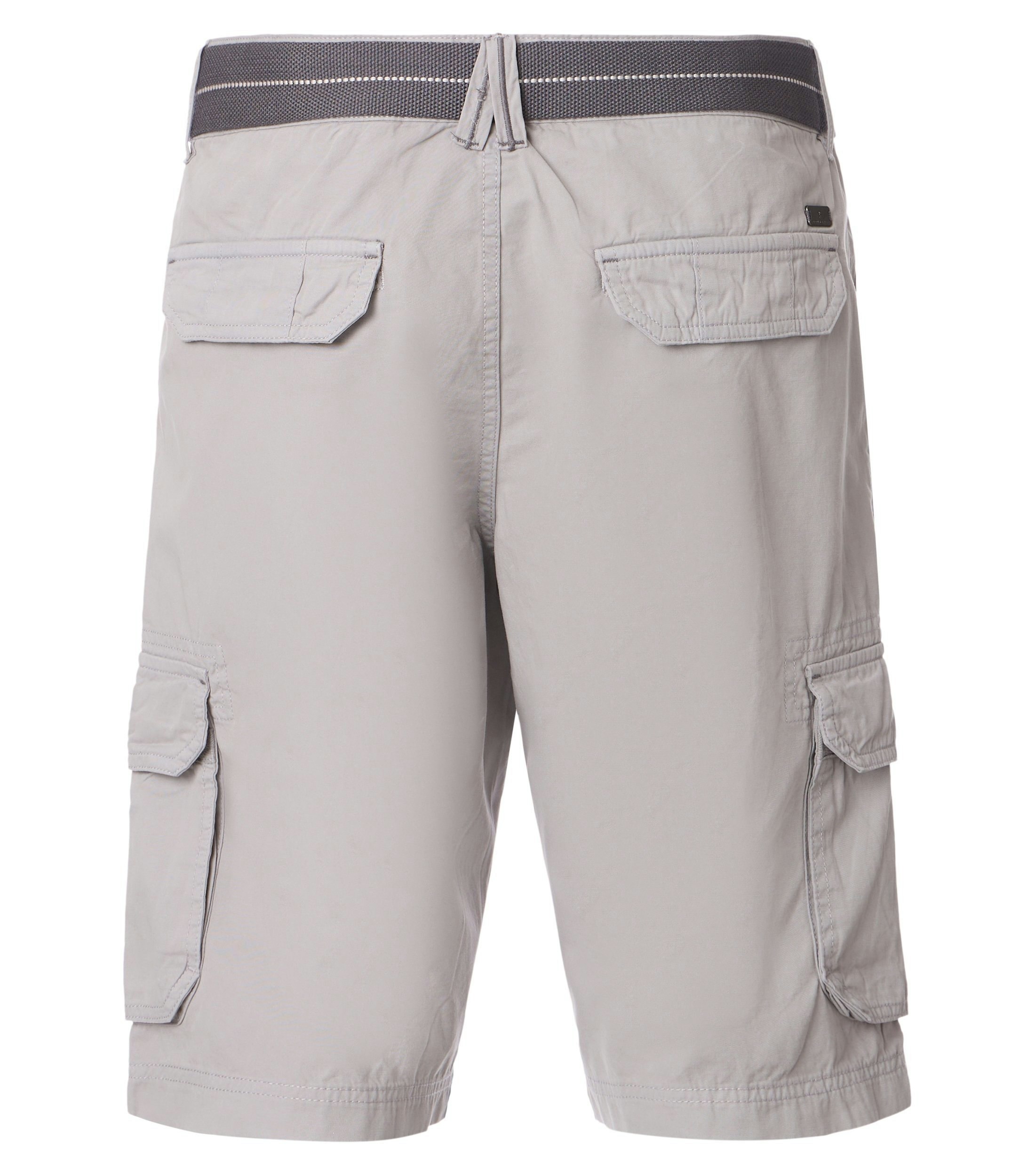 Eine Shorts im uni Muster in der Farbe Grau