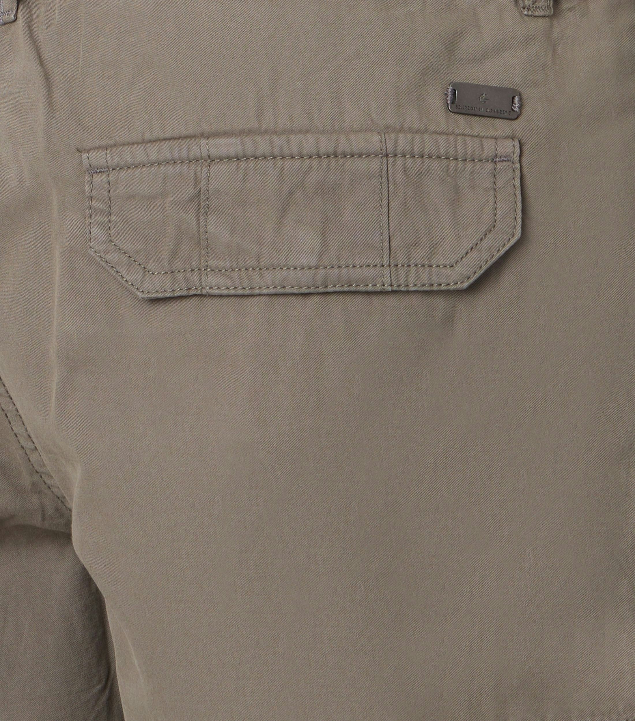 Eine Shorts im uni Muster in der Farbe Braun