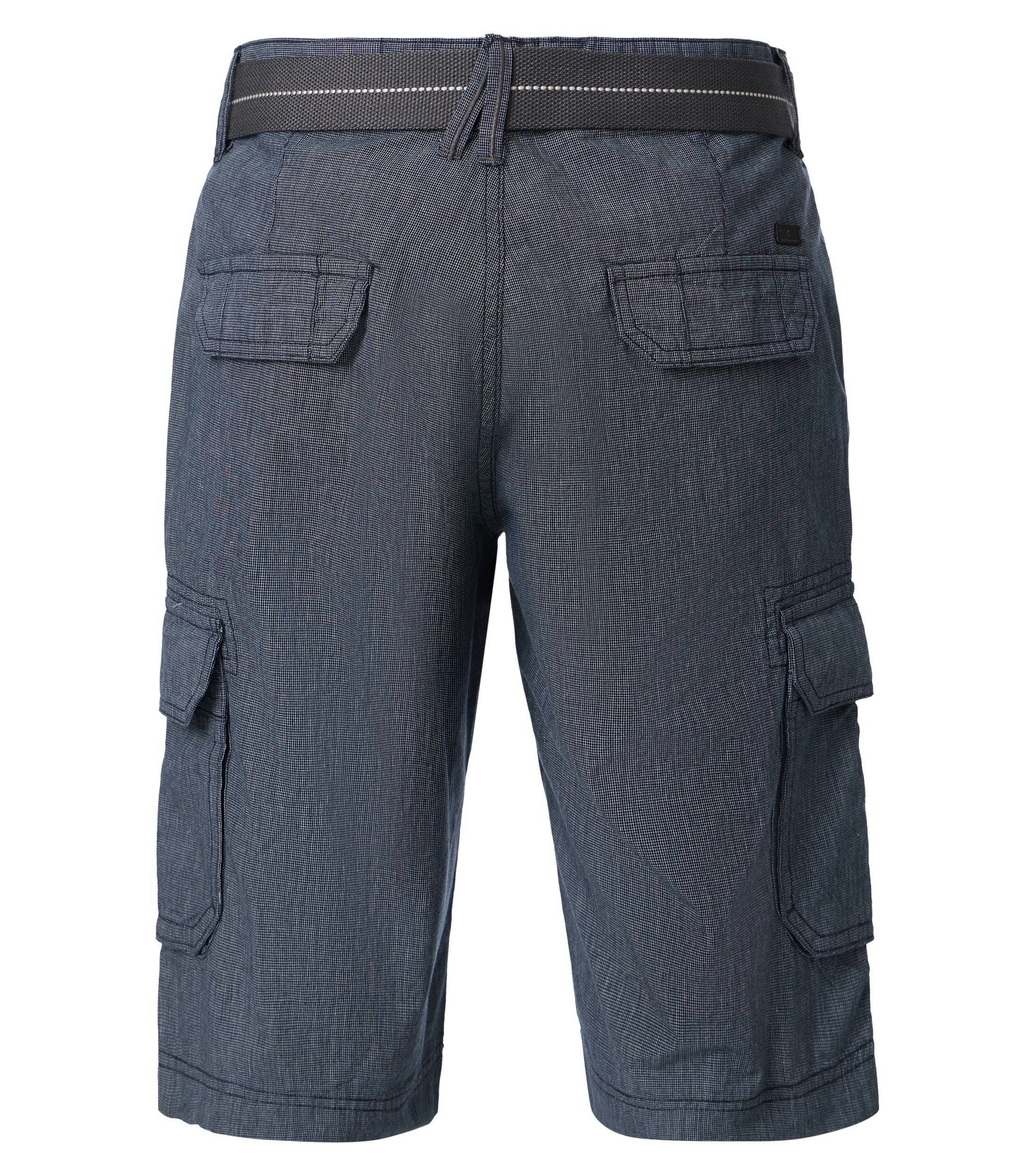 Eine Shorts im uni Muster in der Farbe Blau
