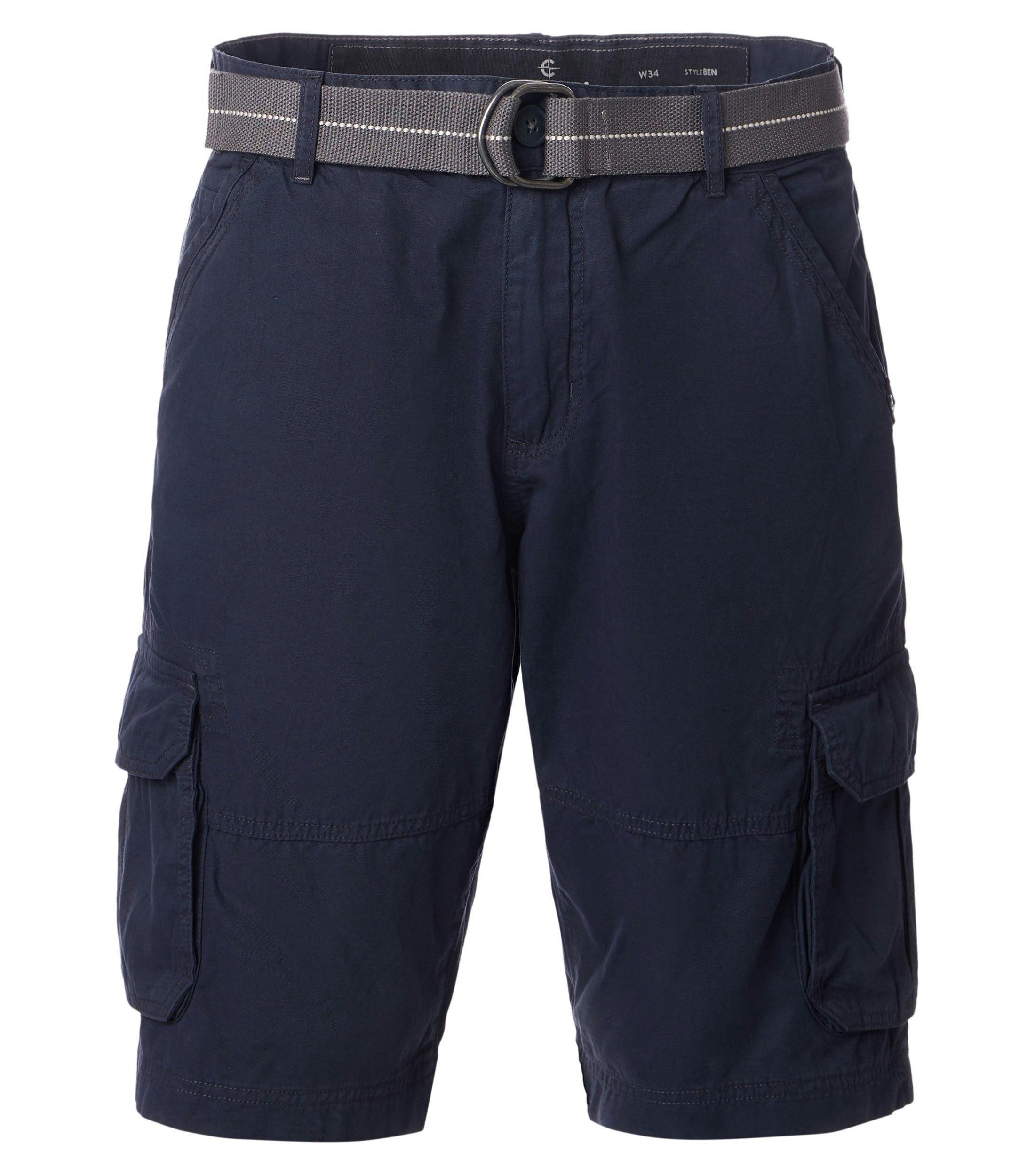 Eine Shorts im uni Muster in der Farbe Dunkelblau