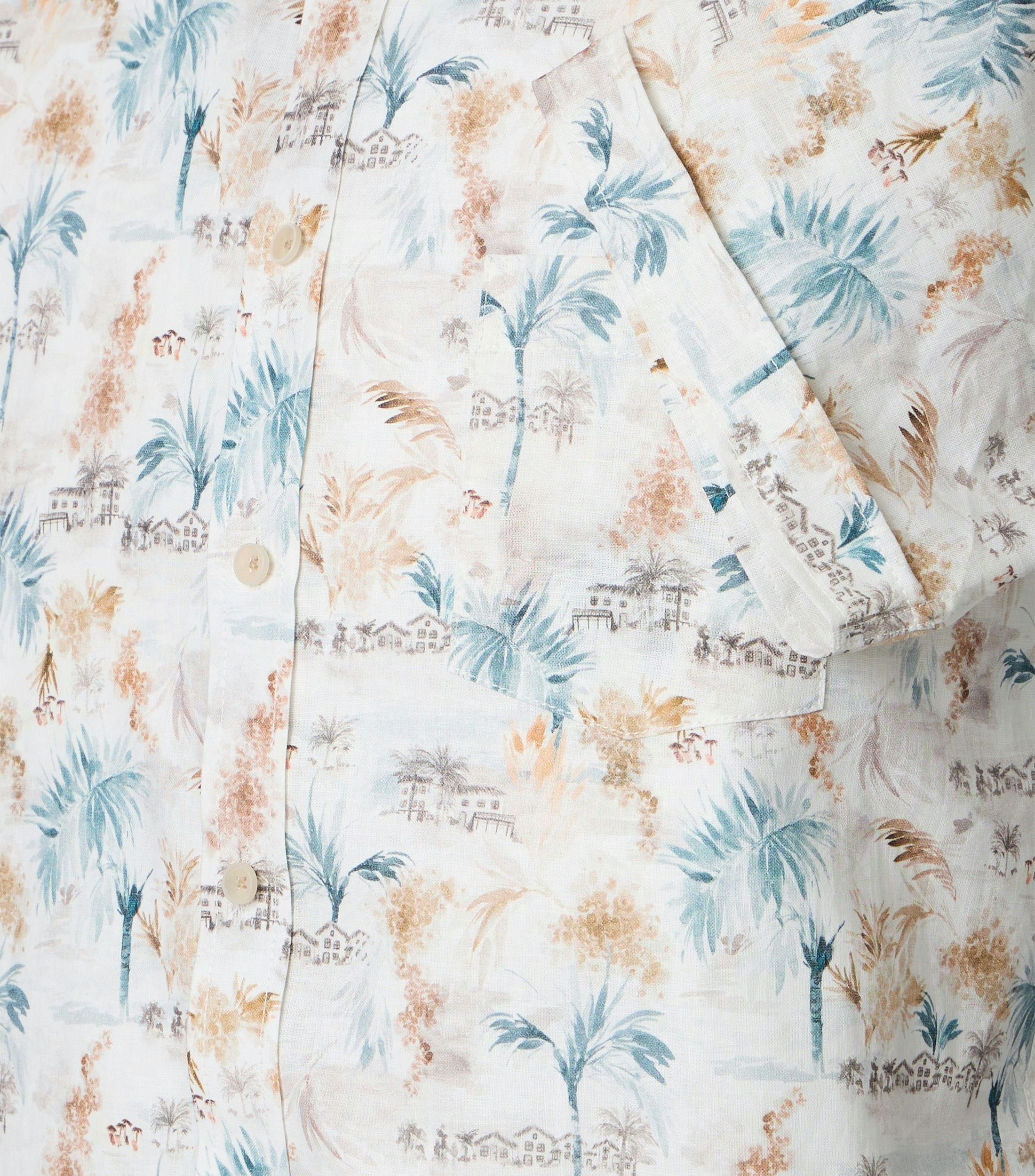 Ein Freizeithemd im Print Muster in der Farbe Beige