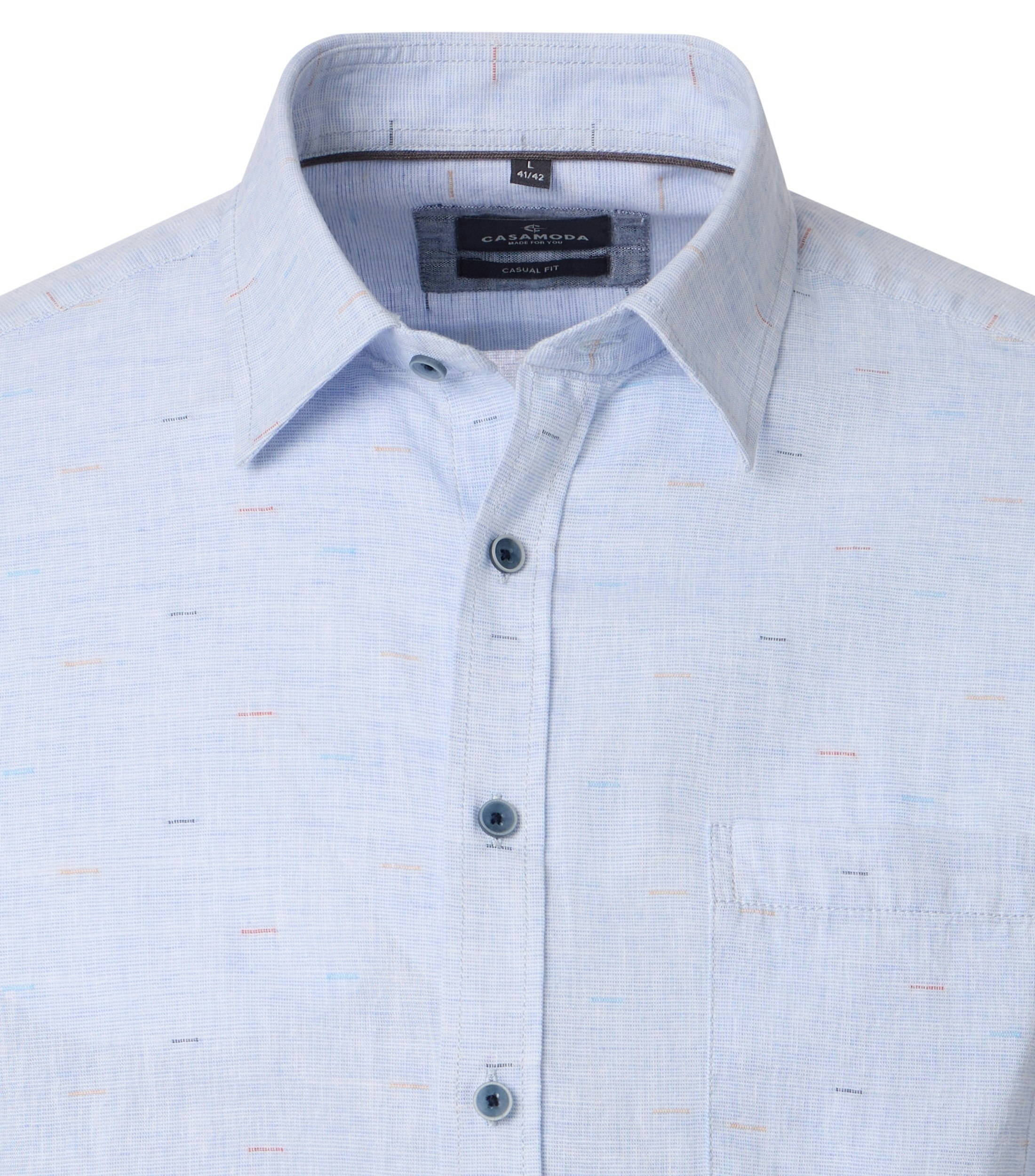 Ein Freizeithemd im uni Muster in der Farbe Hellblau