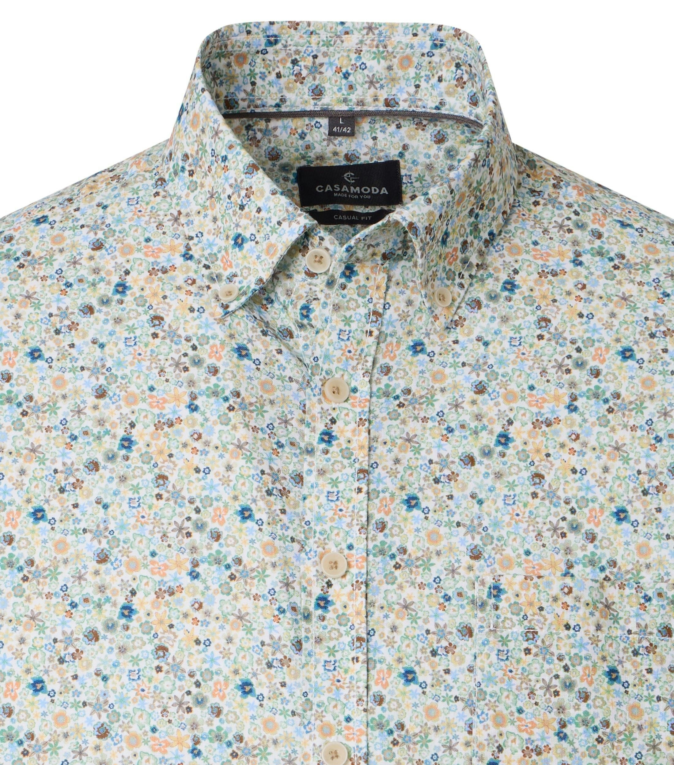 Ein Freizeithemd im Print Muster in der Farbe Hellorange