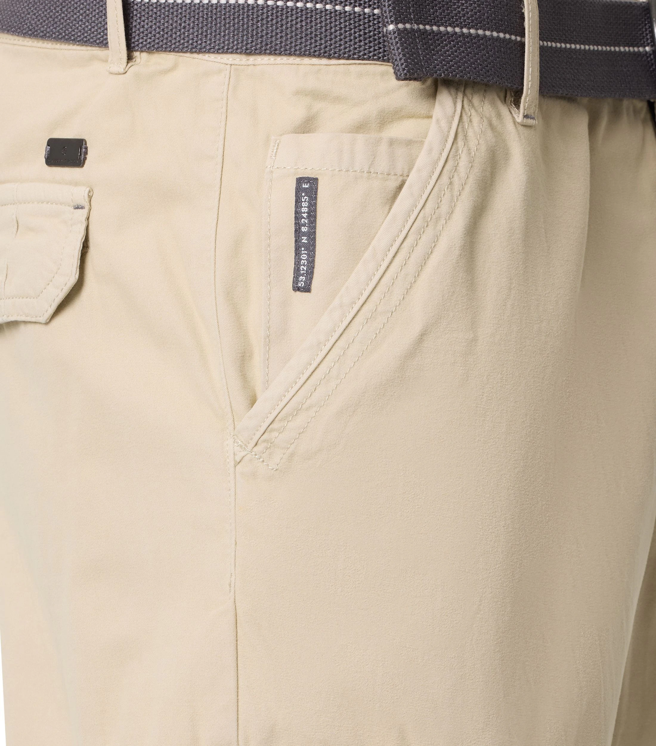 Shorts im unifarbenen Design in der Farbe Champagner Beige