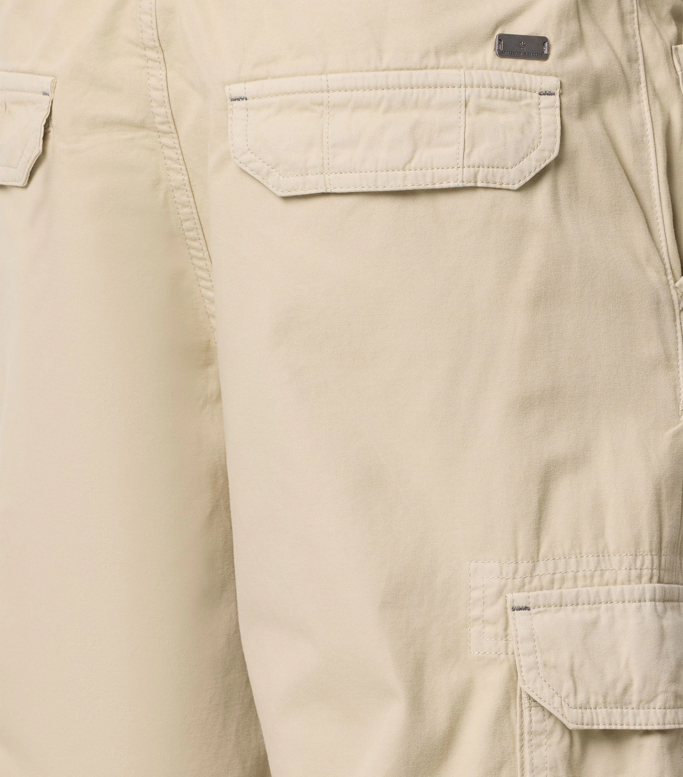 Shorts im unifarbenen Design in der Farbe Champagner Beige