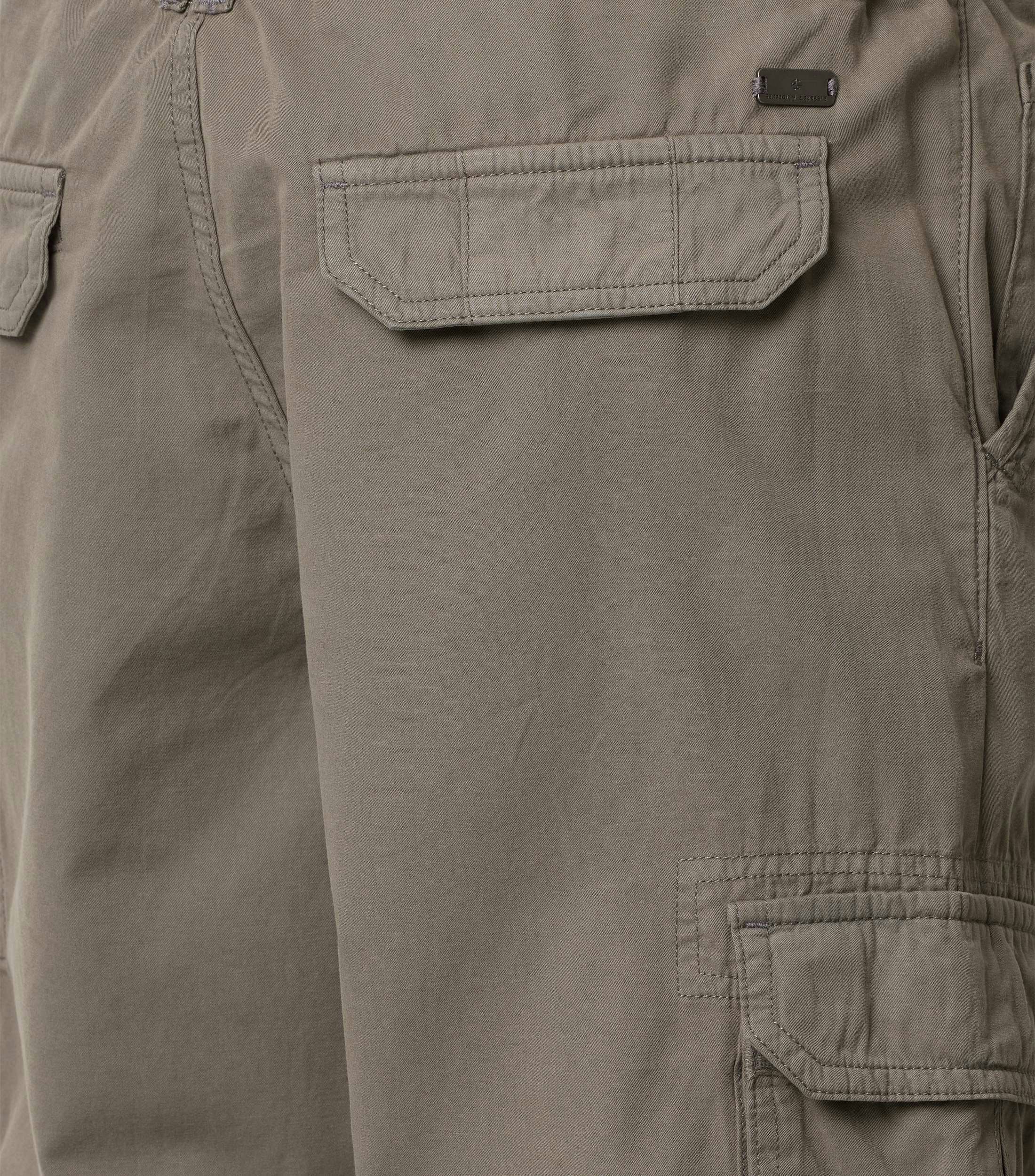 Eine Shorts im uni Muster in der Farbe Braun