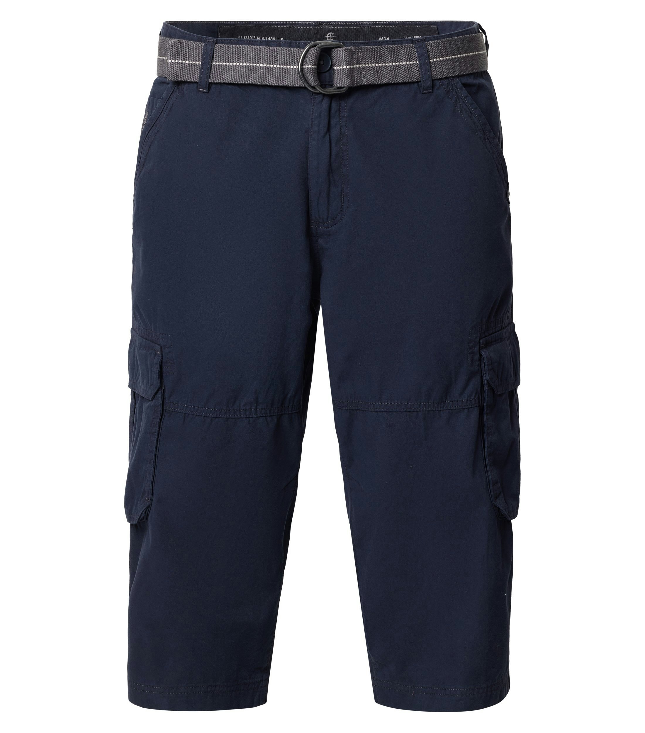 Eine Shorts im uni Muster in der Farbe Dunkelblau