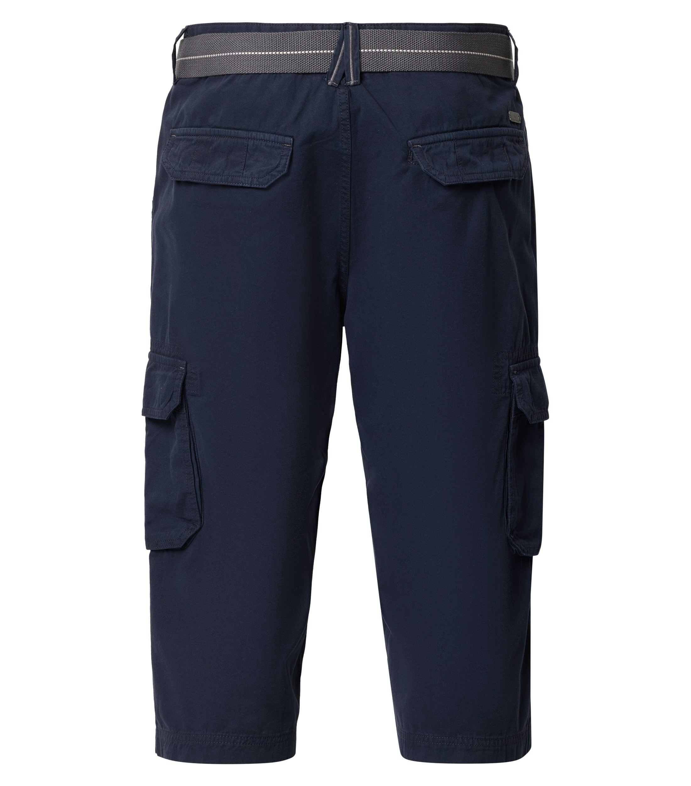 Eine Shorts im uni Muster in der Farbe Dunkelblau