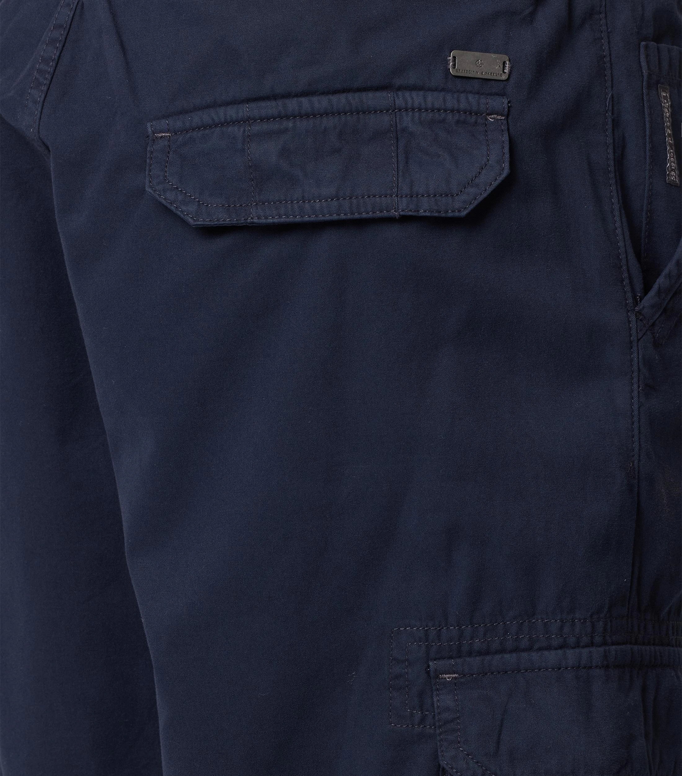 Shorts im unifarbenen Design in der Farbe Dunkelblau