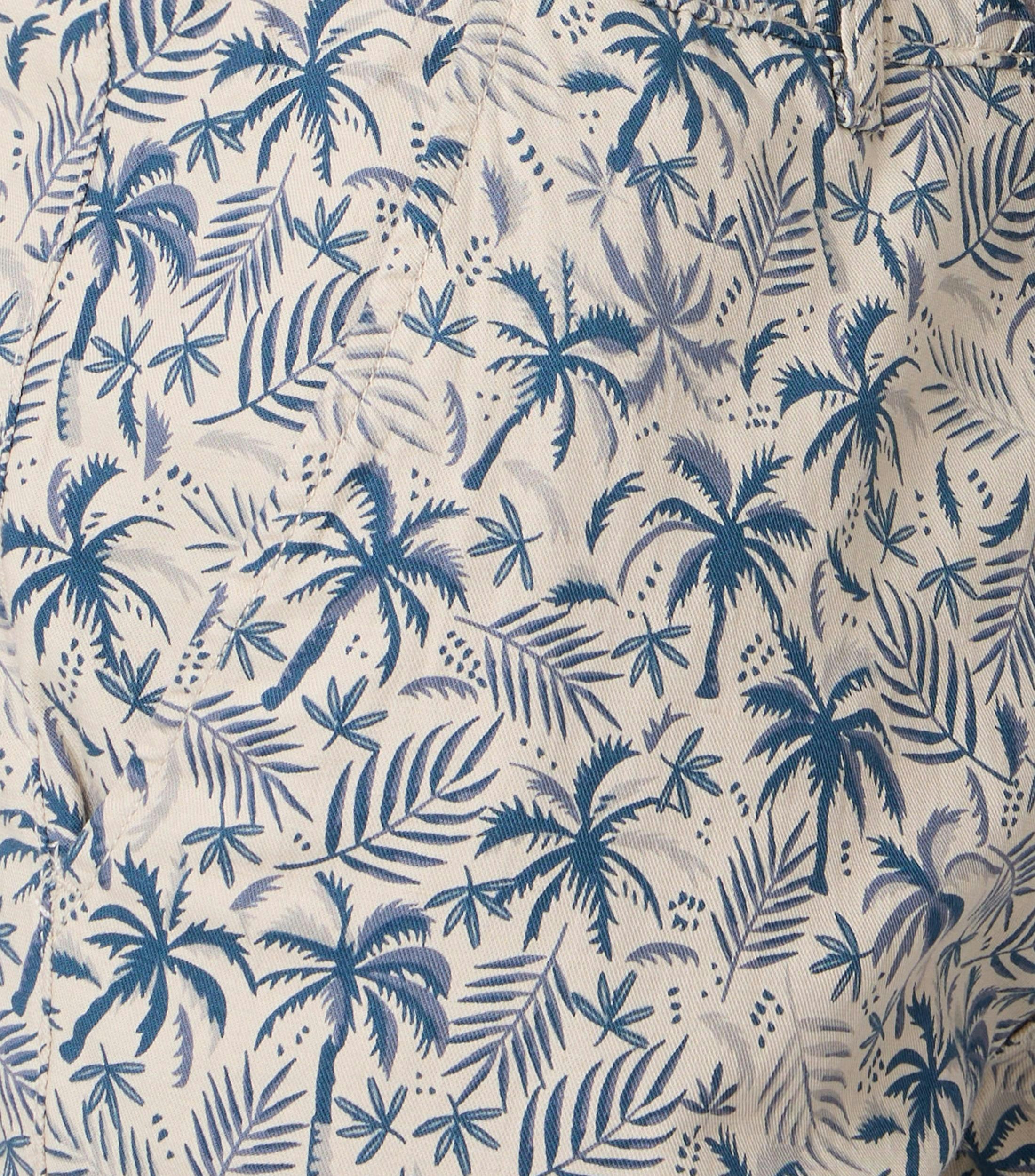 Eine Shorts im uni Muster in der Farbe Champagner Beige