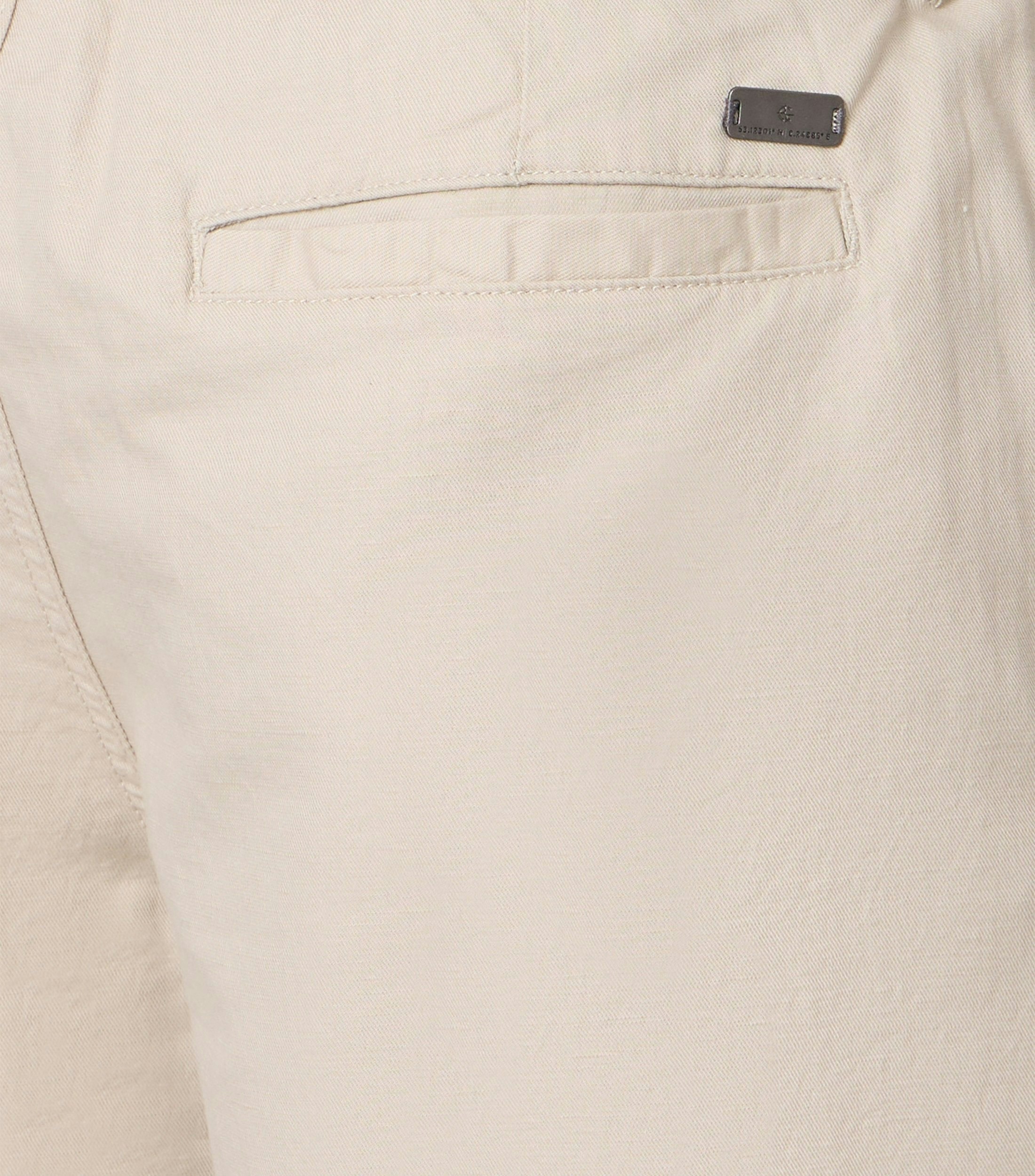 Eine Shorts im uni Muster in der Farbe Blau