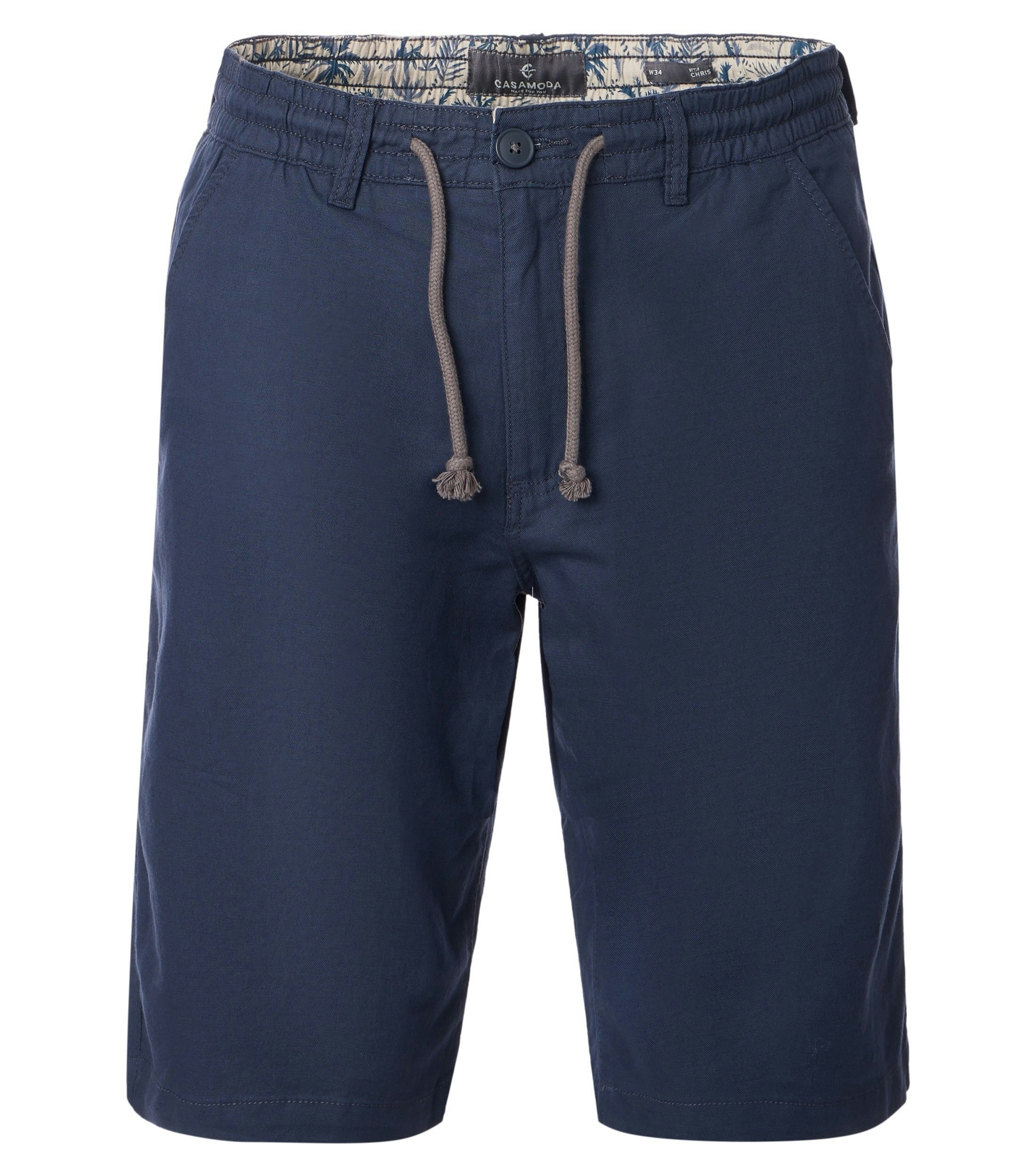 Eine Shorts im uni Muster in der Farbe Dunkelblau