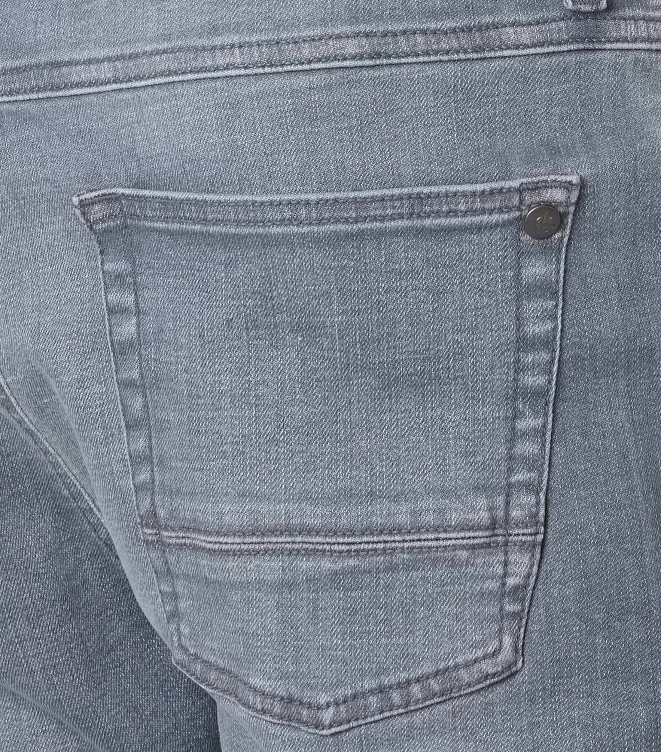 Eine Shorts im uni Muster in der Farbe Grau