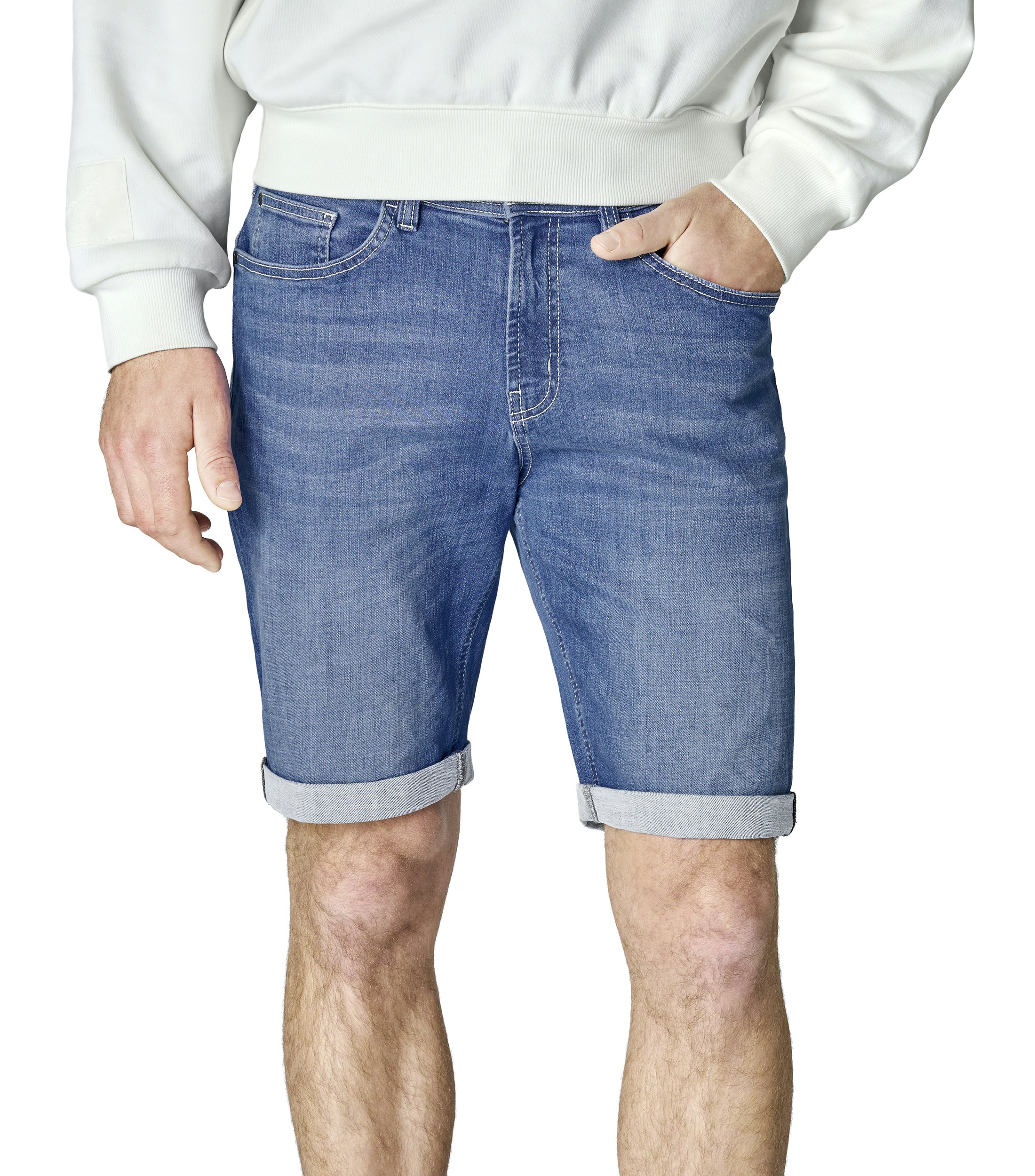 Eine Shorts im uni Muster in der Farbe Blau