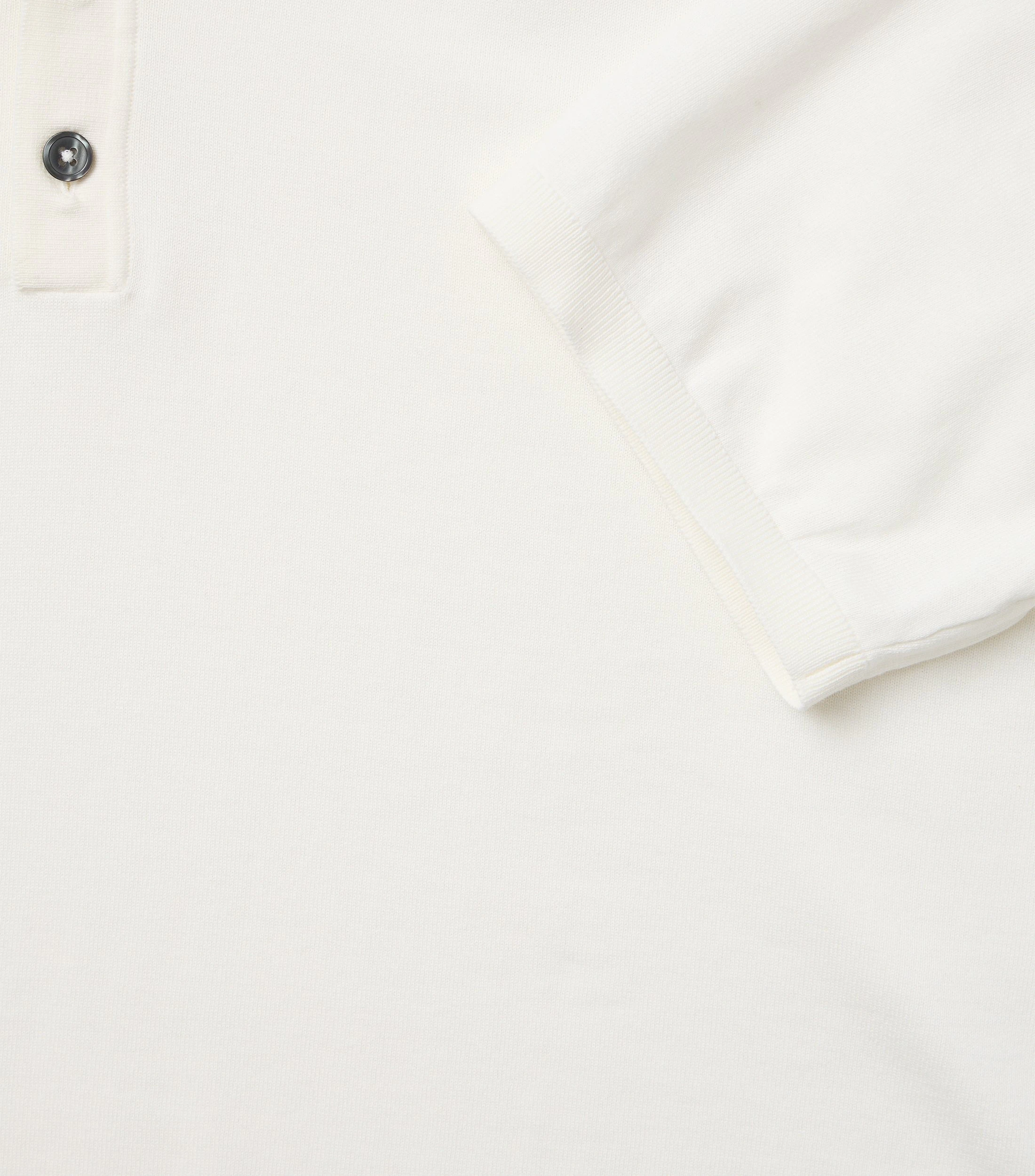Polo-Shirt im unifarbenen Design in der Farbe Weiß