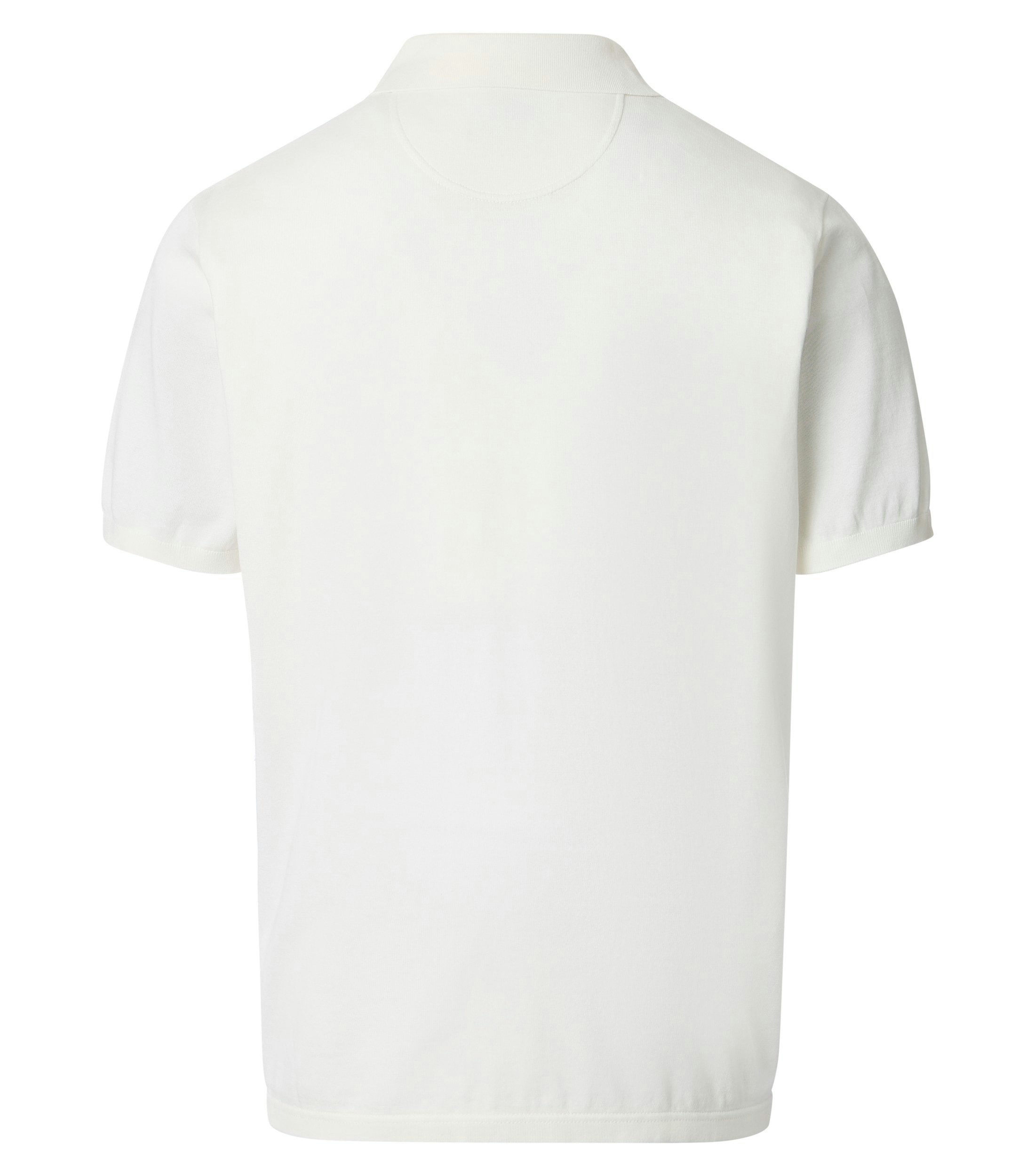Ein Polo-Shirt im uni Muster in der Farbe Weiß
