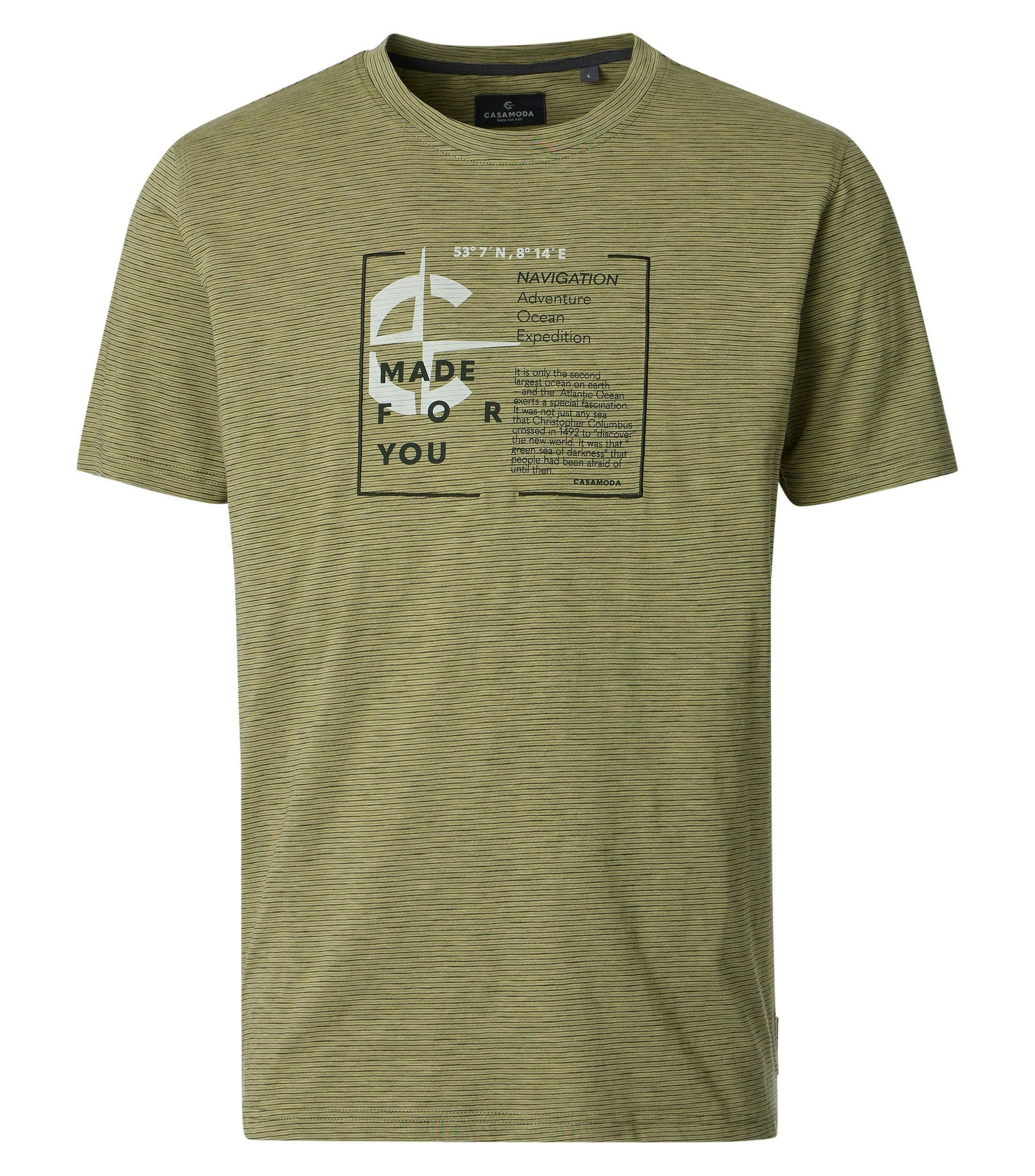 Ein T-Shirt im uni Muster in der Farbe Grün